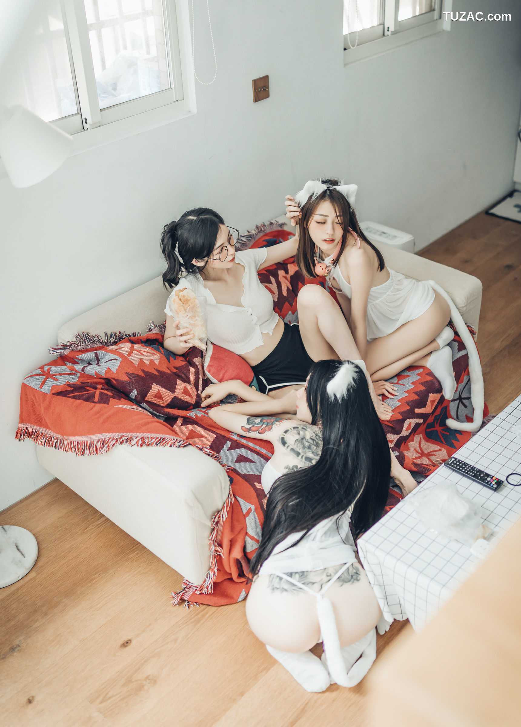 JVID-辰辰-妍妍-飘飘-宅女与猫咪的同居性生活-超赤裸饲养性爱日记