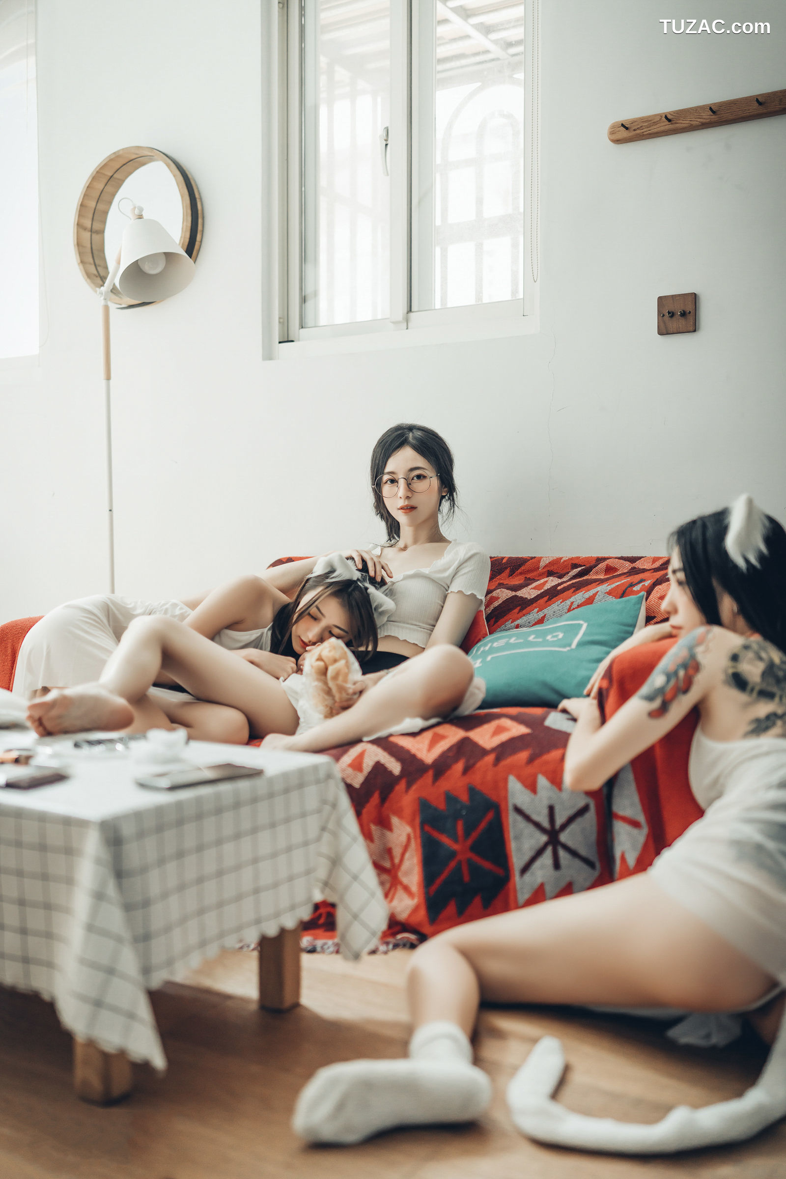 JVID-辰辰-妍妍-飘飘-宅女与猫咪的同居性生活-超赤裸饲养性爱日记