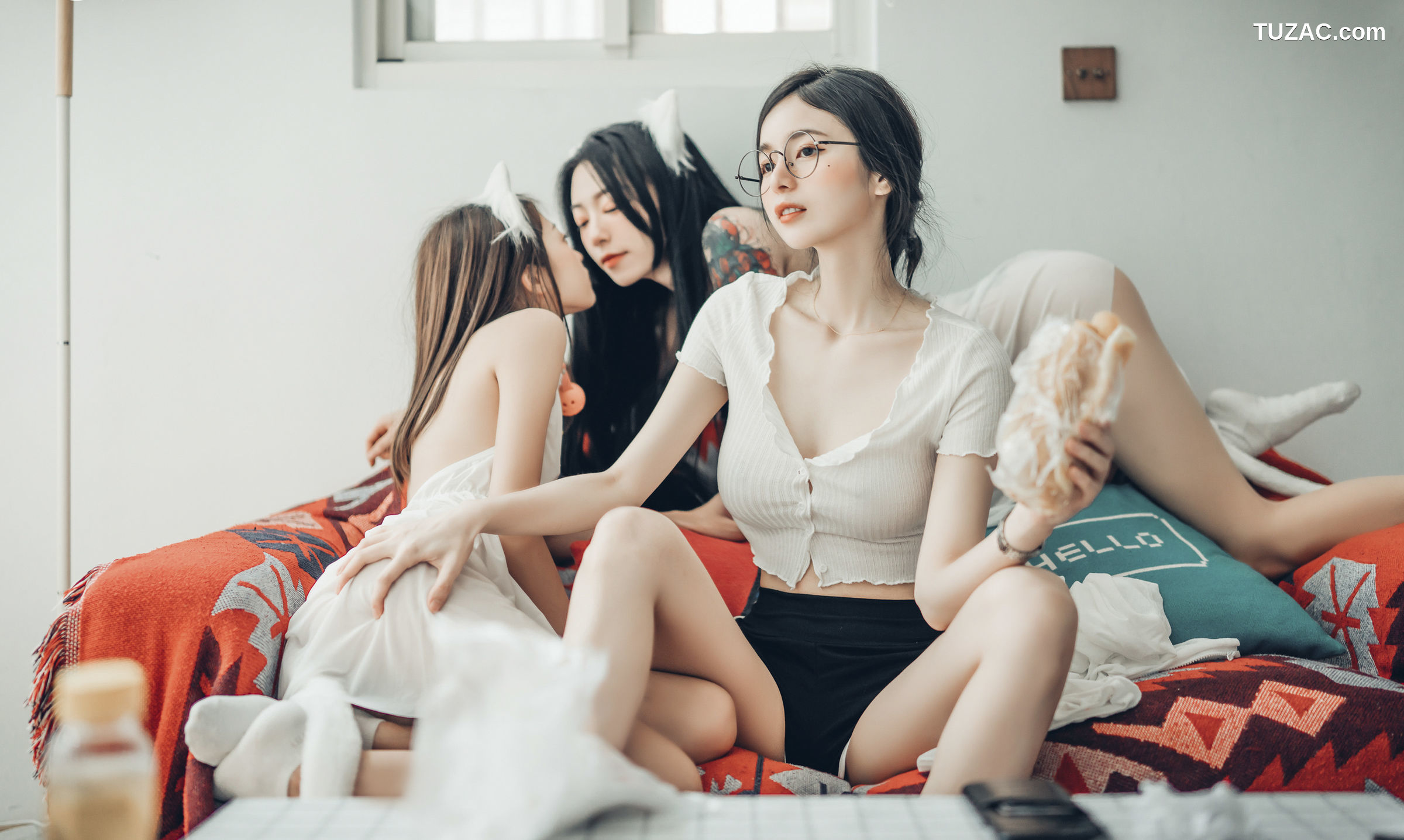 JVID-辰辰-妍妍-飘飘-宅女与猫咪的同居性生活-超赤裸饲养性爱日记