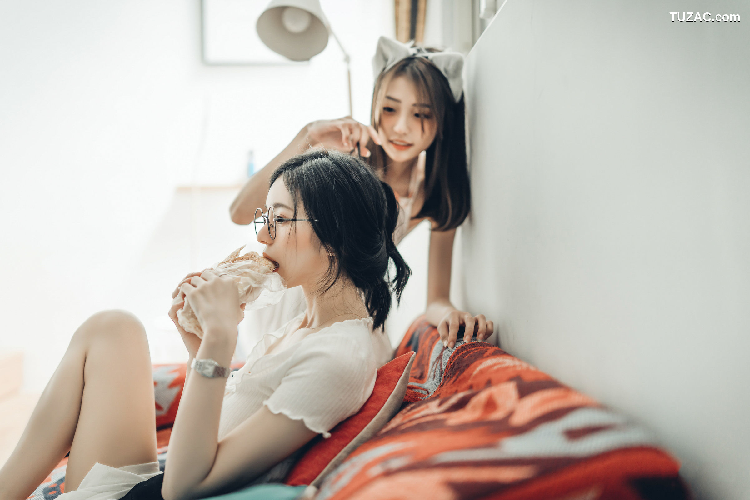 JVID-辰辰-妍妍-飘飘-宅女与猫咪的同居性生活-超赤裸饲养性爱日记