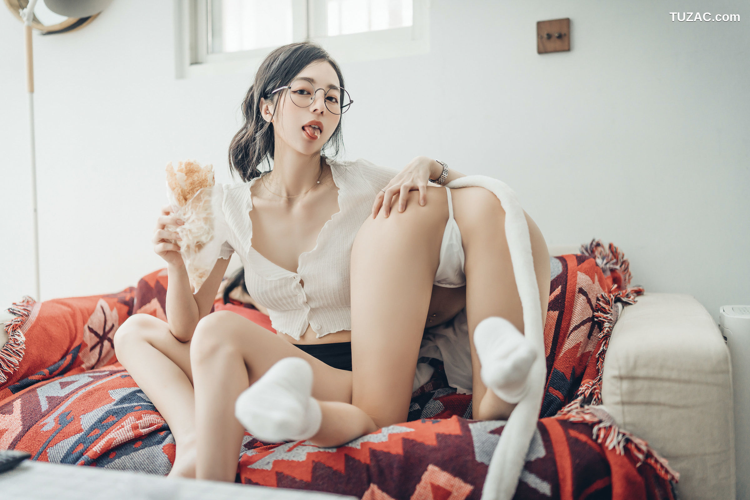 JVID-辰辰-妍妍-飘飘-宅女与猫咪的同居性生活-超赤裸饲养性爱日记