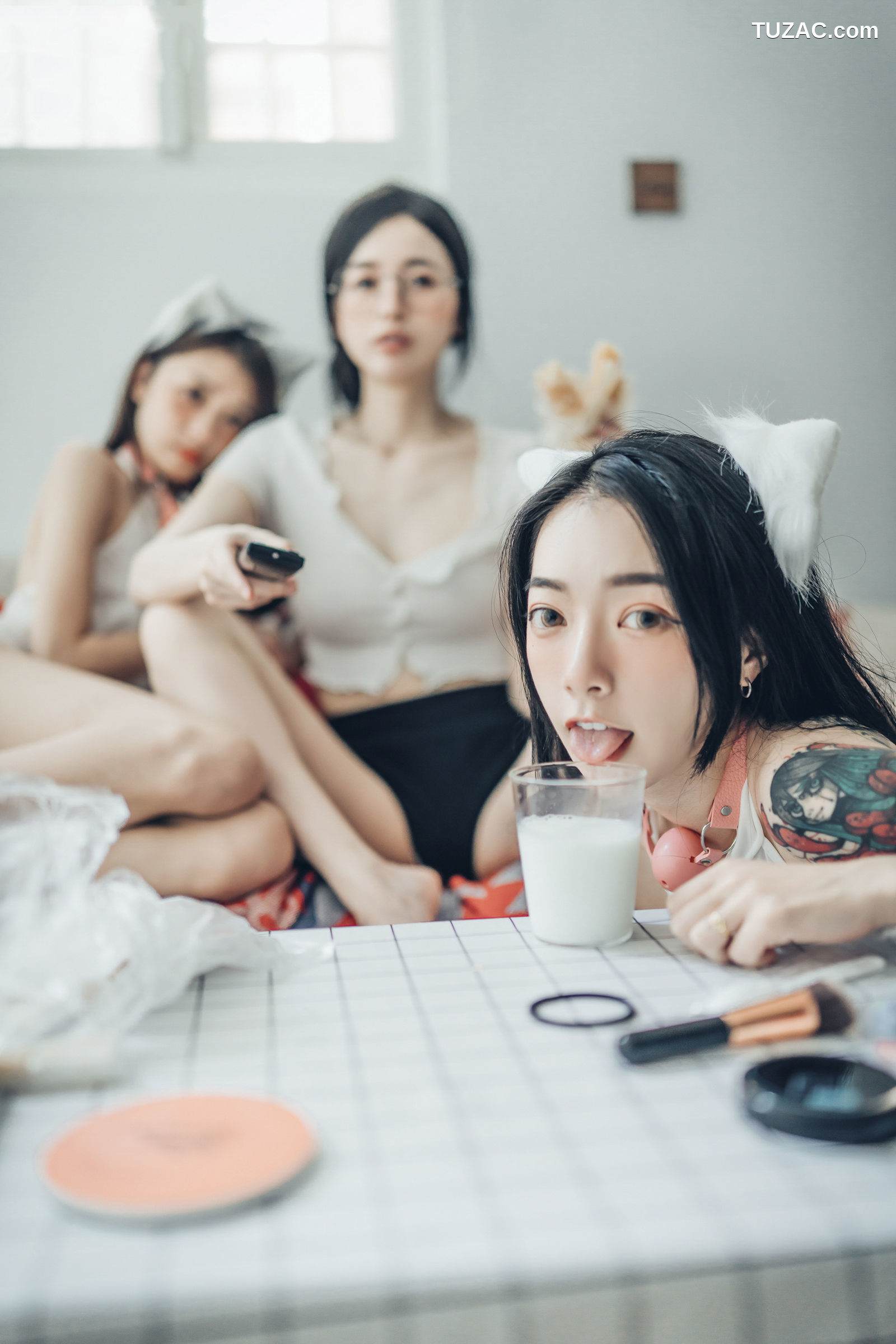 JVID-辰辰-妍妍-飘飘-宅女与猫咪的同居性生活-超赤裸饲养性爱日记