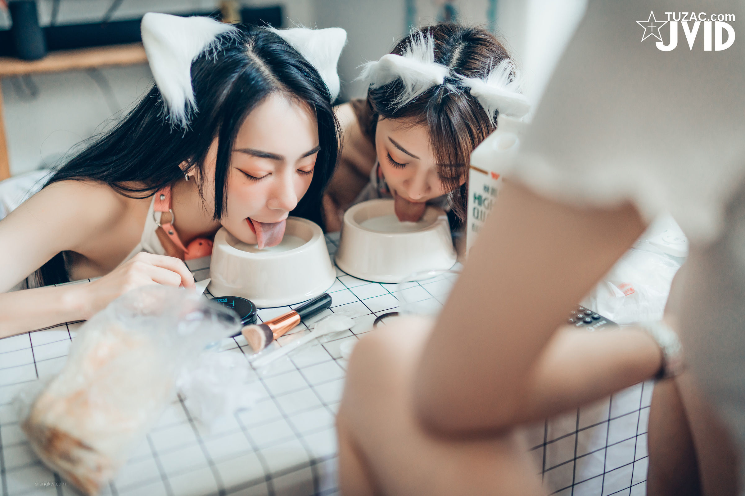 JVID-辰辰-妍妍-飘飘-宅女与猫咪的同居性生活-超赤裸饲养性爱日记