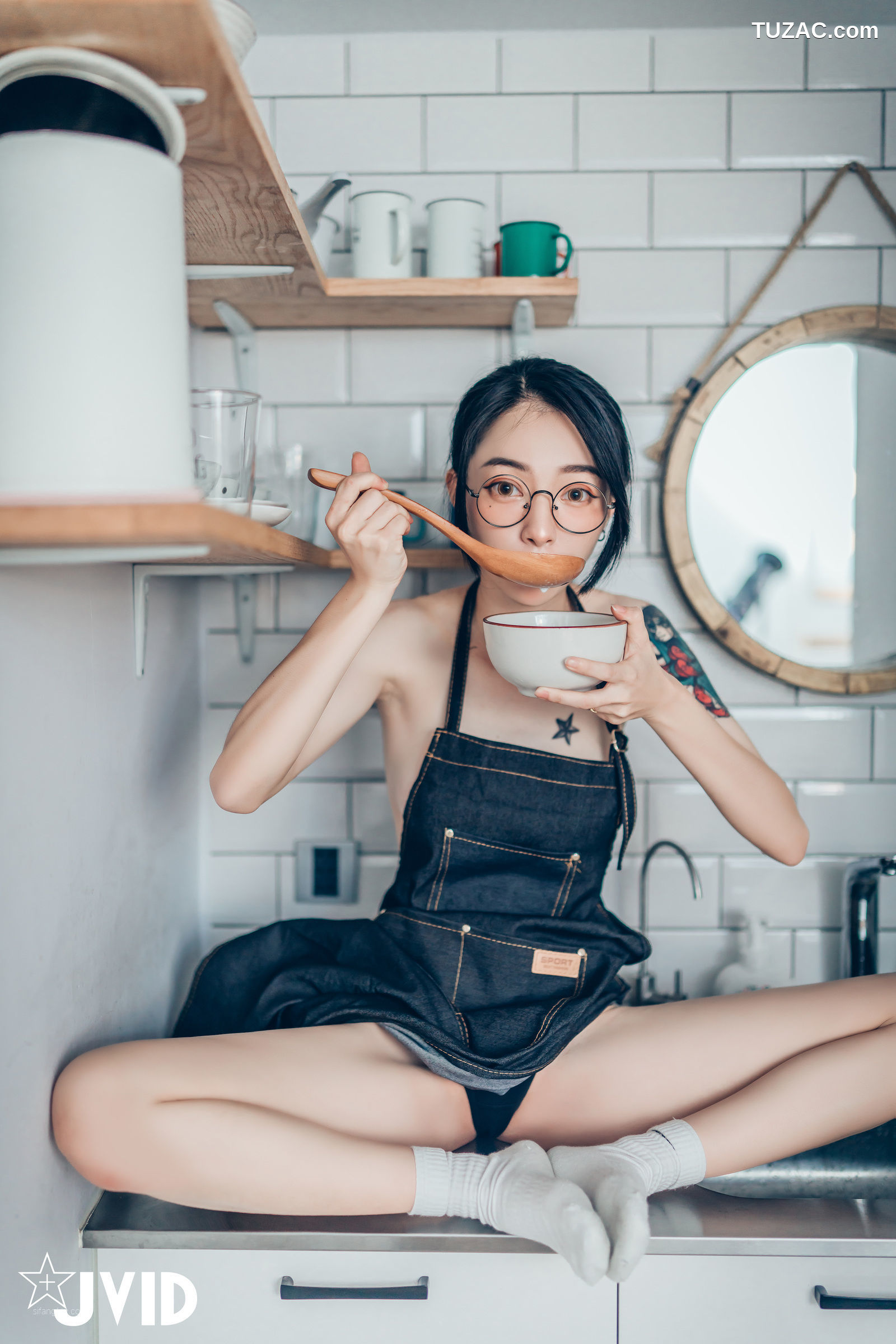 JVID-辰辰-妍妍-飘飘-宅女与猫咪的同居性生活-超赤裸饲养性爱日记