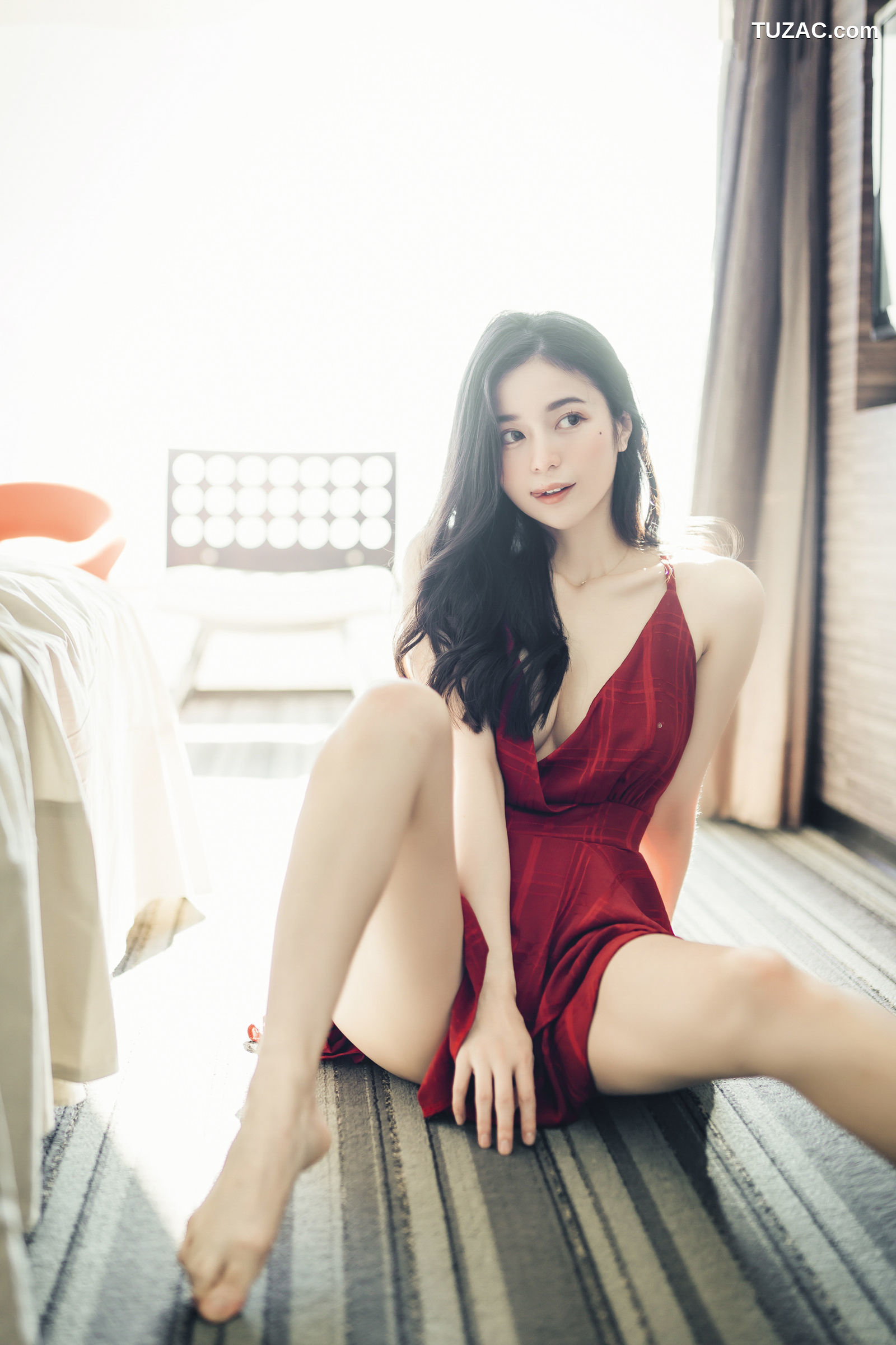 JVID-辰辰-我的女友这次有点色有点甜-透明罩衫透明骆驼蹄内裤湿润黑丝-2022.04.05