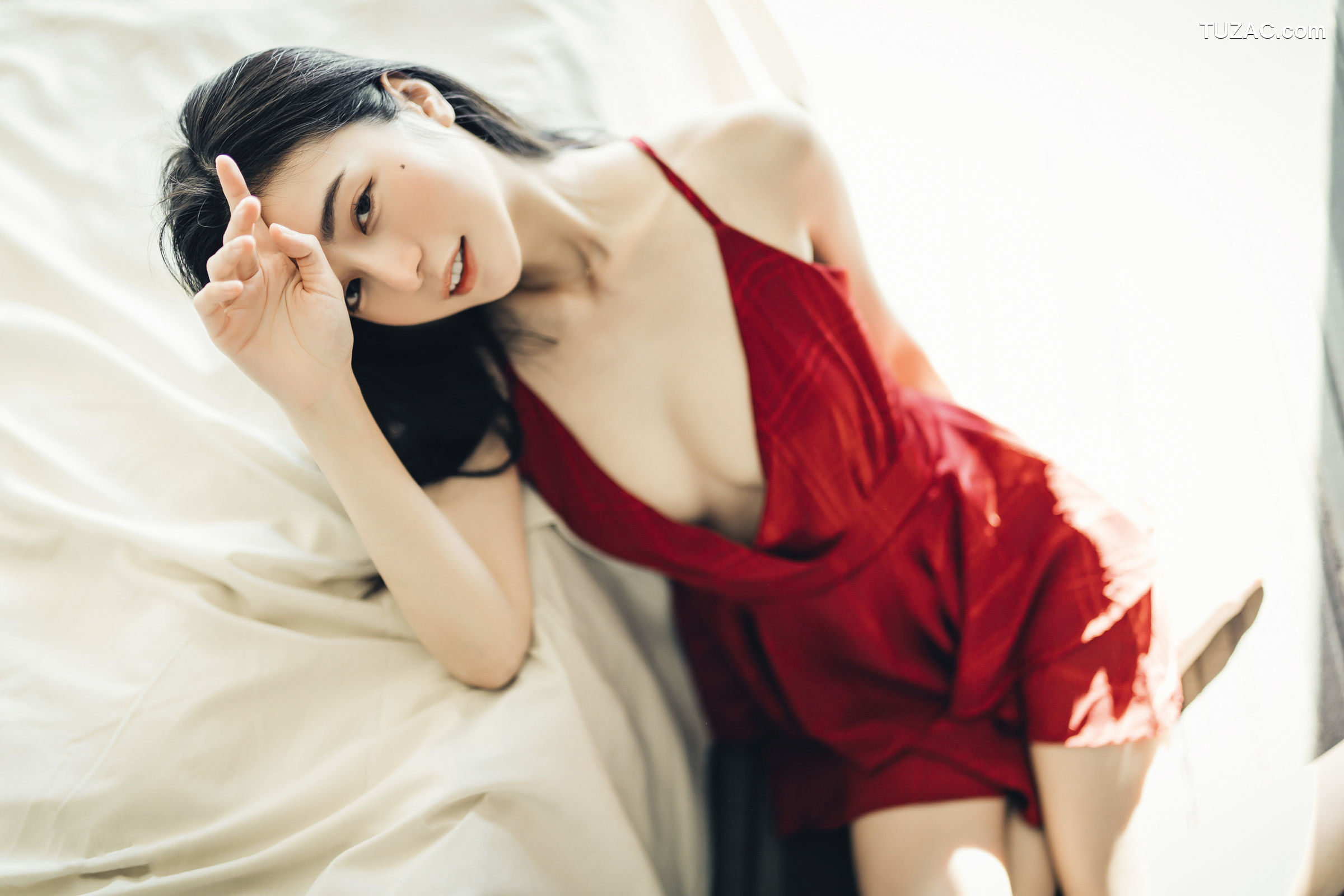 JVID-辰辰-我的女友这次有点色有点甜-透明罩衫透明骆驼蹄内裤湿润黑丝-2022.04.05