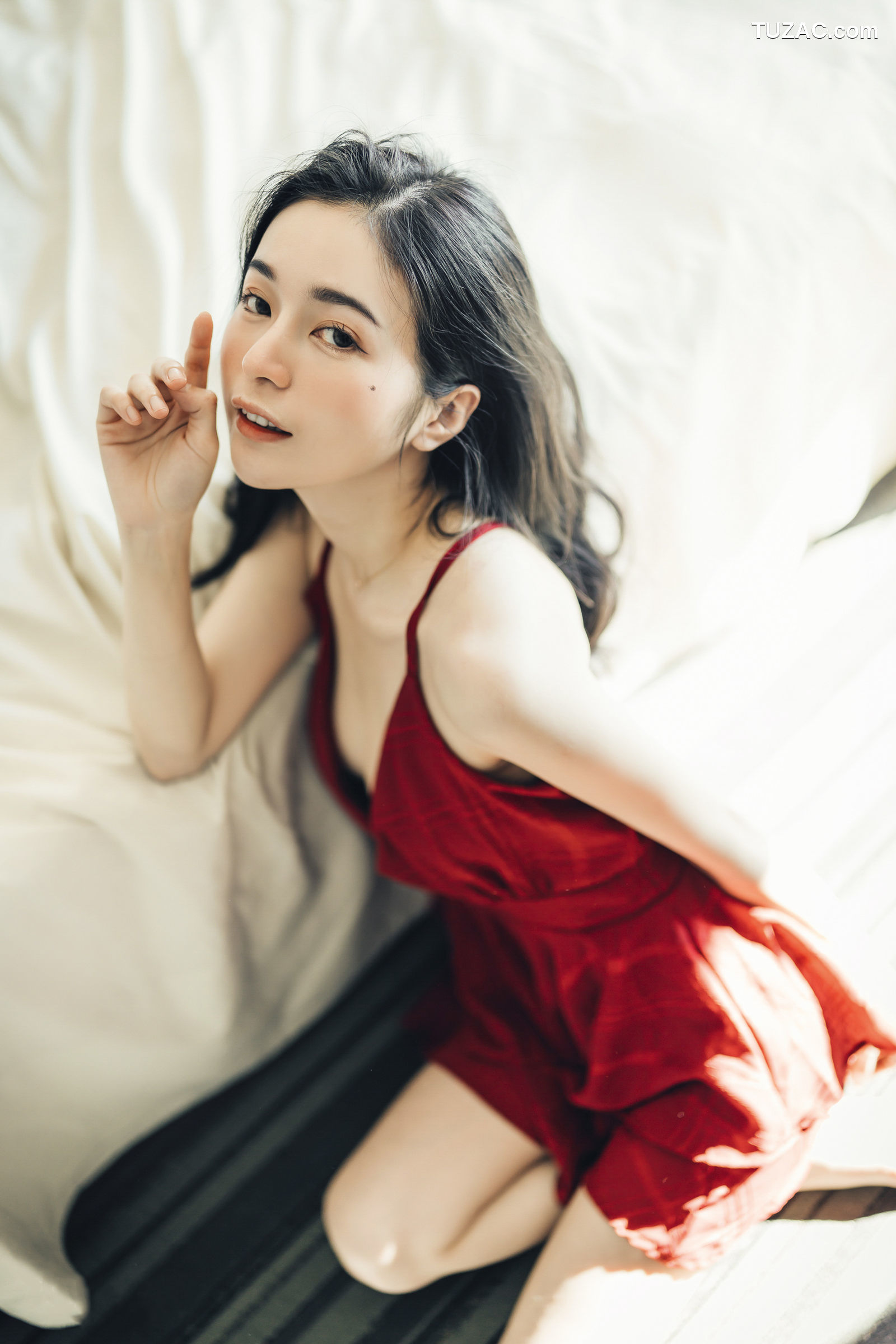 JVID-辰辰-我的女友这次有点色有点甜-透明罩衫透明骆驼蹄内裤湿润黑丝-2022.04.05