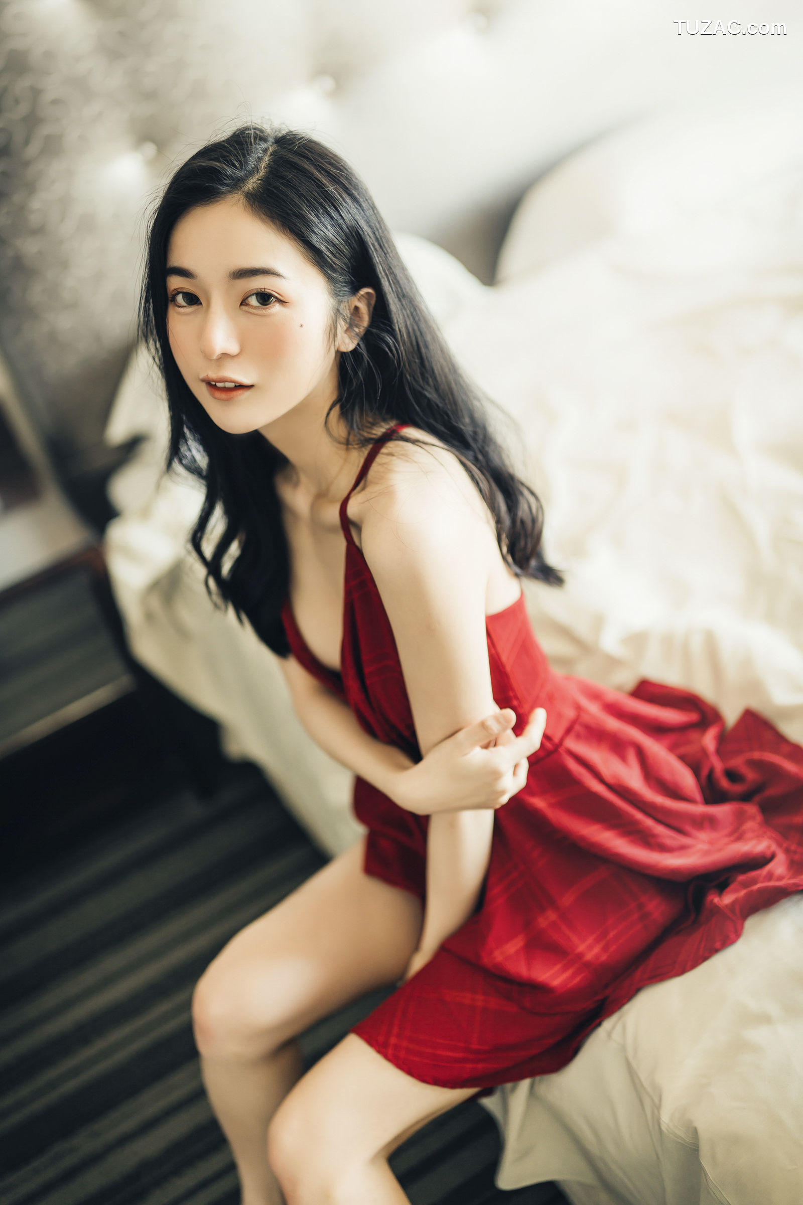 JVID-辰辰-我的女友这次有点色有点甜-透明罩衫透明骆驼蹄内裤湿润黑丝-2022.04.05