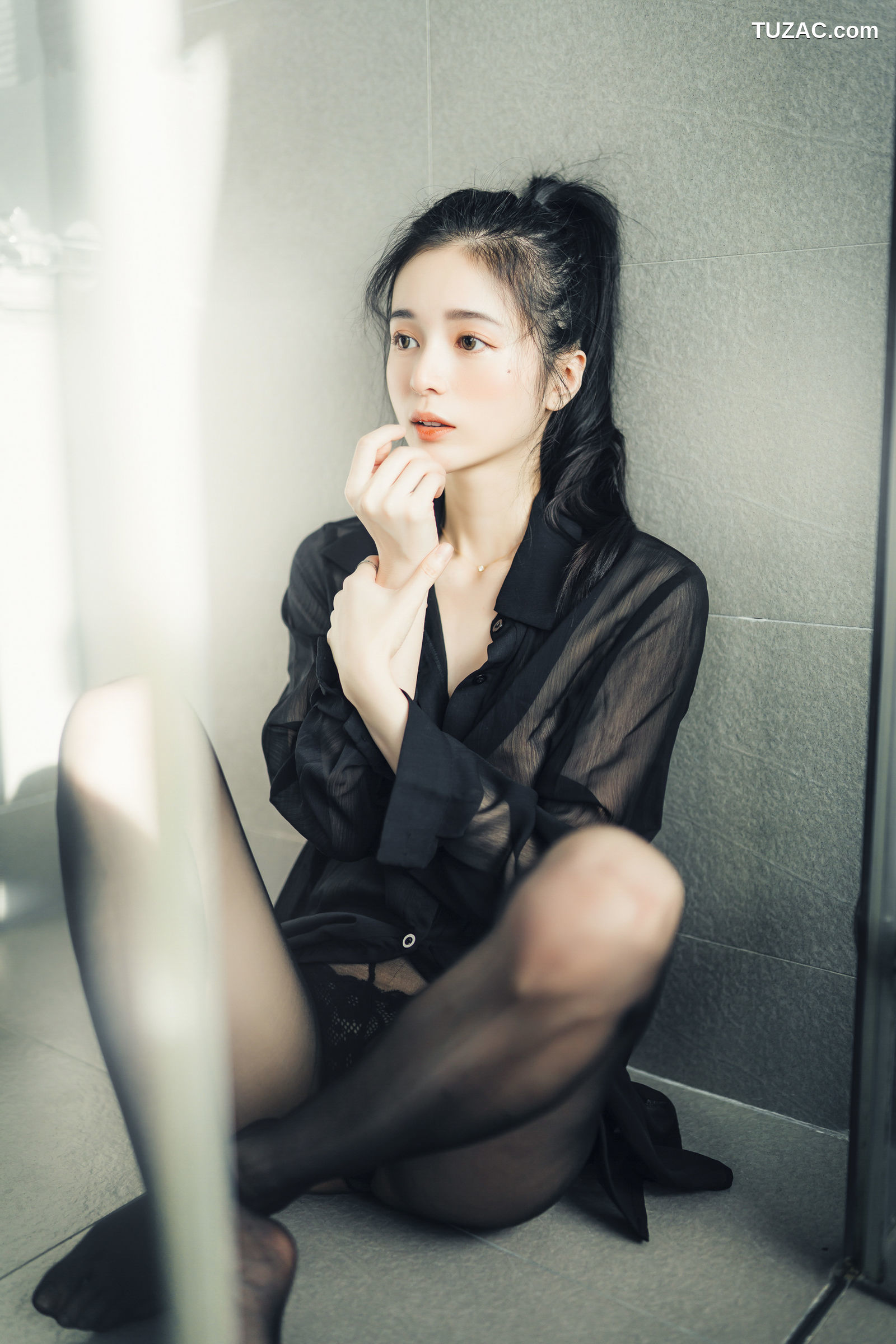 JVID-辰辰-我的女友这次有点色有点甜-透明罩衫透明骆驼蹄内裤湿润黑丝-2022.04.05