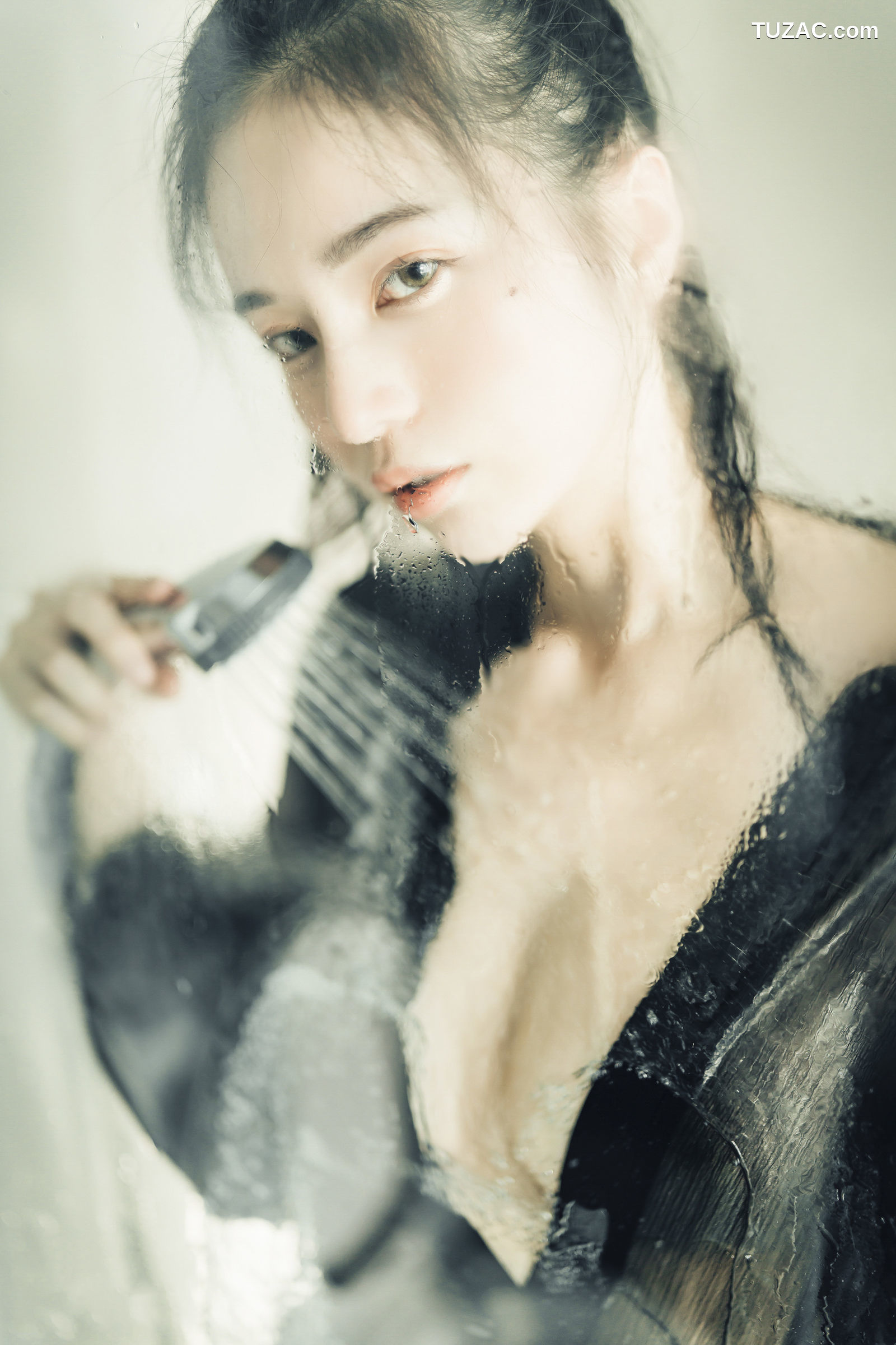 JVID-辰辰-我的女友这次有点色有点甜-透明罩衫透明骆驼蹄内裤湿润黑丝-2022.04.05