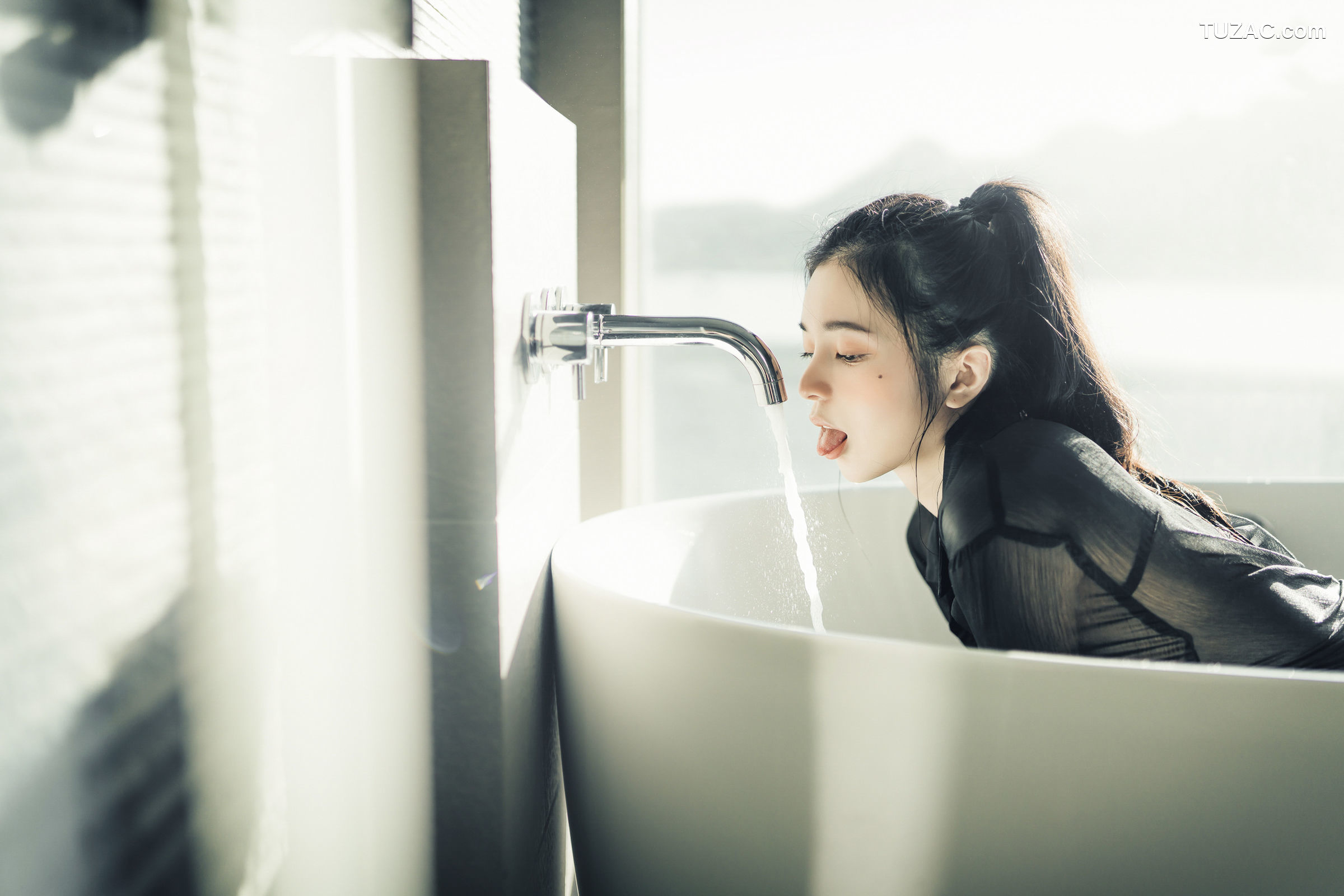 JVID-辰辰-我的女友这次有点色有点甜-透明罩衫透明骆驼蹄内裤湿润黑丝-2022.04.05