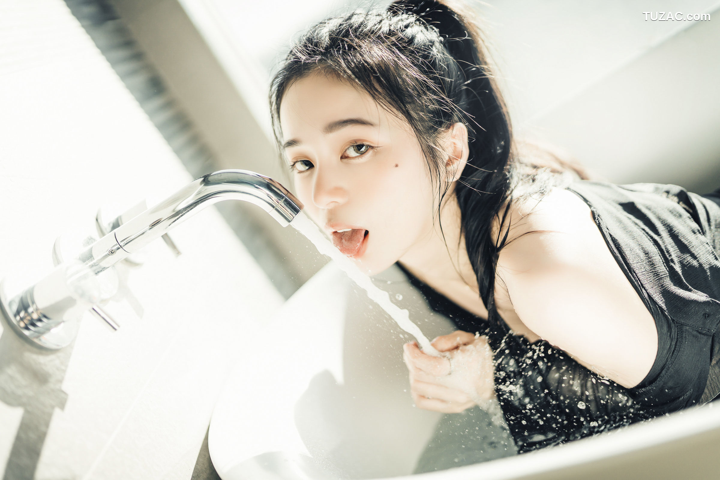 JVID-辰辰-我的女友这次有点色有点甜-透明罩衫透明骆驼蹄内裤湿润黑丝-2022.04.05