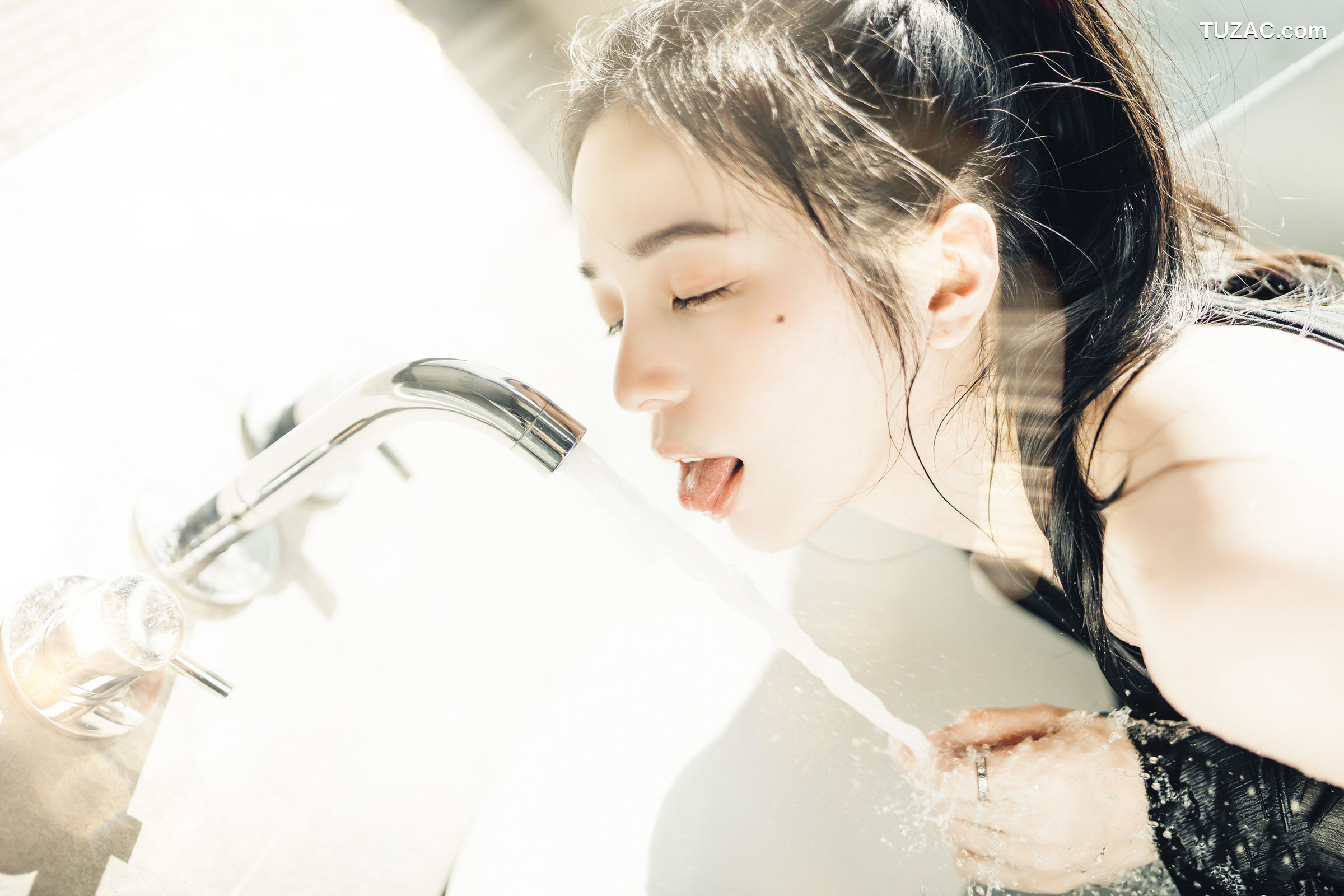 JVID-辰辰-我的女友这次有点色有点甜-透明罩衫透明骆驼蹄内裤湿润黑丝-2022.04.05