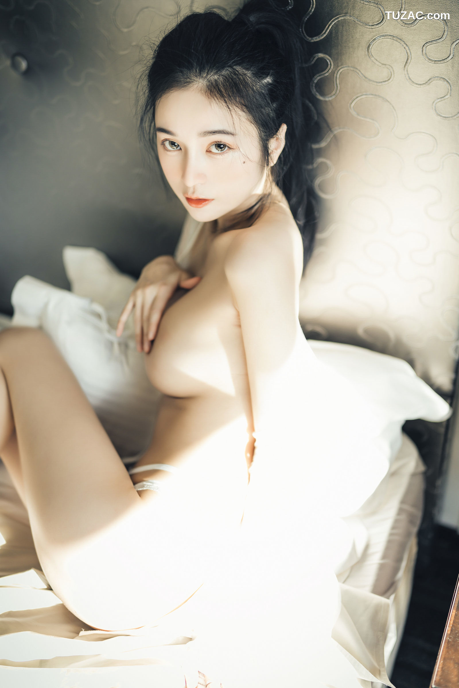 JVID-辰辰-我的女友这次有点色有点甜-透明罩衫透明骆驼蹄内裤湿润黑丝-2022.04.05