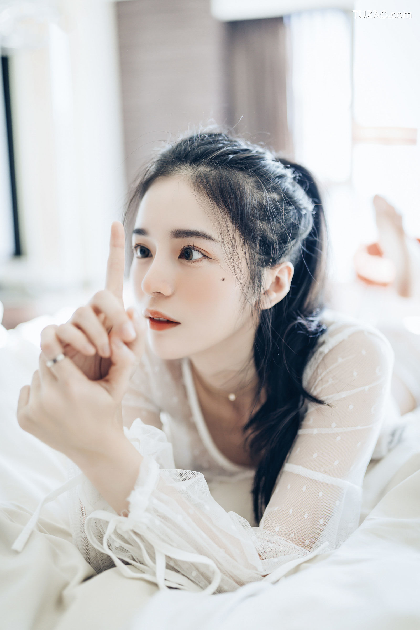 JVID-辰辰-我的女友这次有点色有点甜-透明罩衫透明骆驼蹄内裤湿润黑丝-2022.04.05