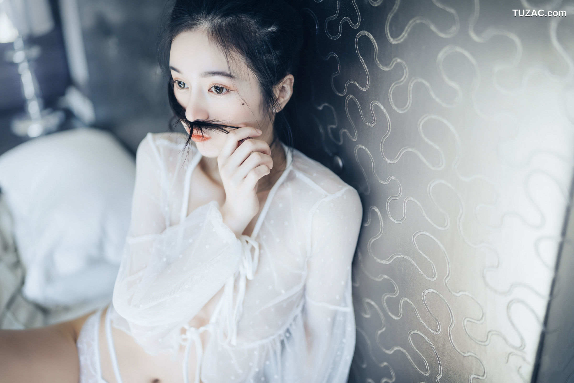 JVID-辰辰-我的女友这次有点色有点甜-透明罩衫透明骆驼蹄内裤湿润黑丝-2022.04.05