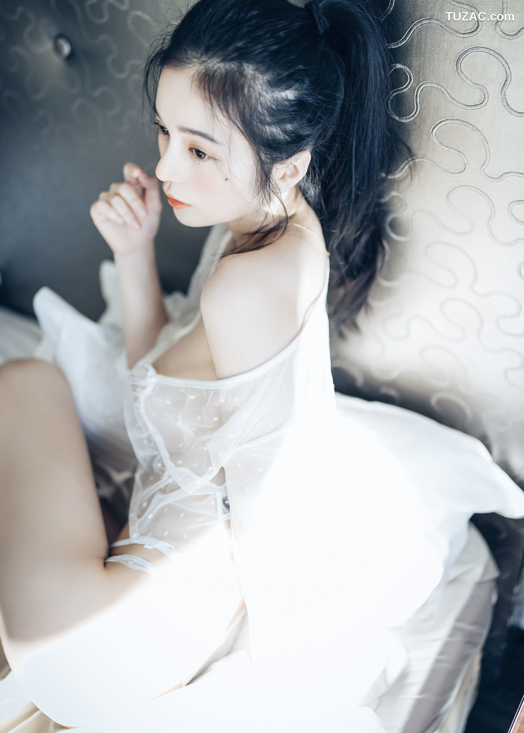 JVID-辰辰-我的女友这次有点色有点甜-透明罩衫透明骆驼蹄内裤湿润黑丝-2022.04.05