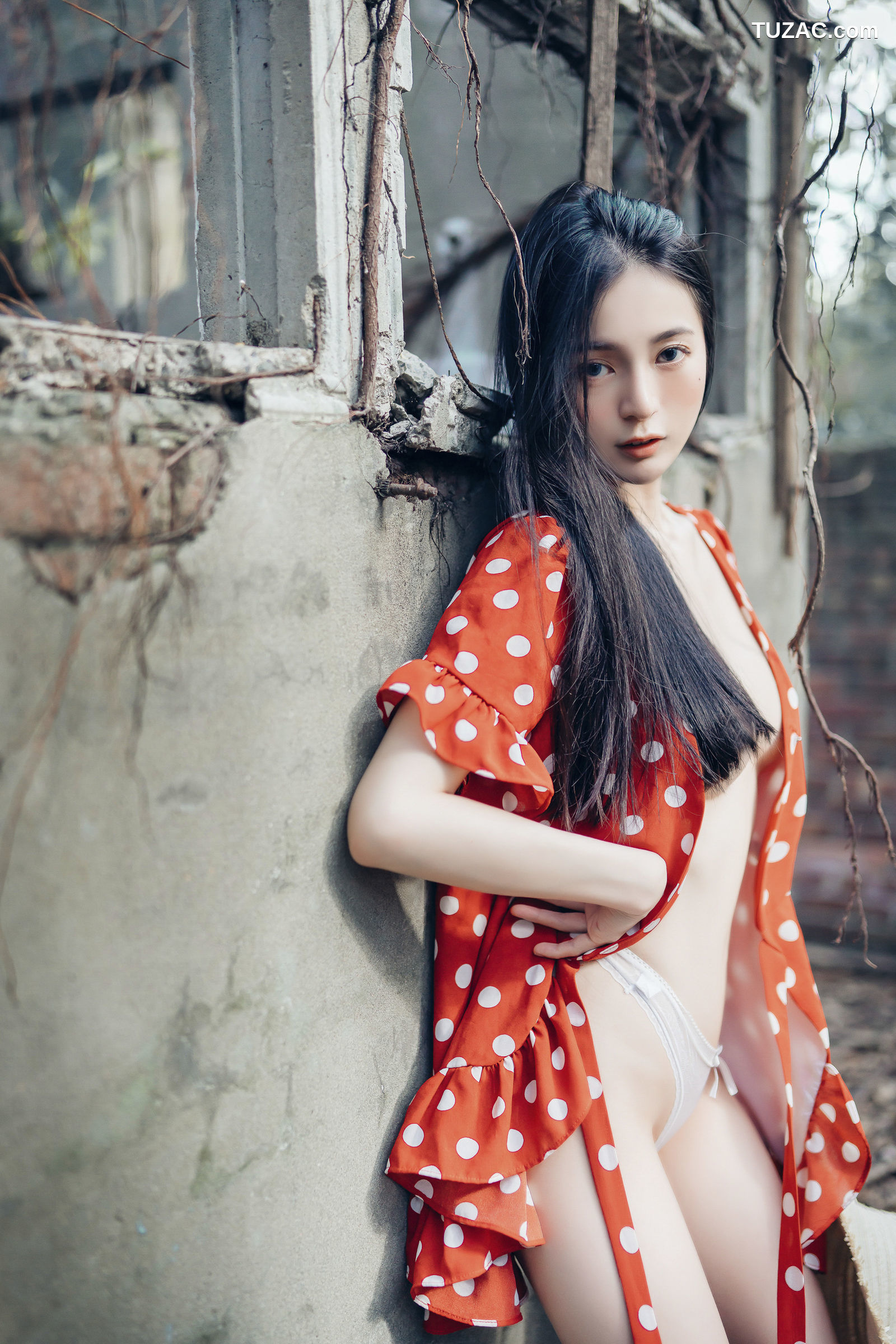 JVID-辰辰-野外露出初体验-红衣透明内裤-裸上身吊带裤-透明白色罩衫-2021.11.09