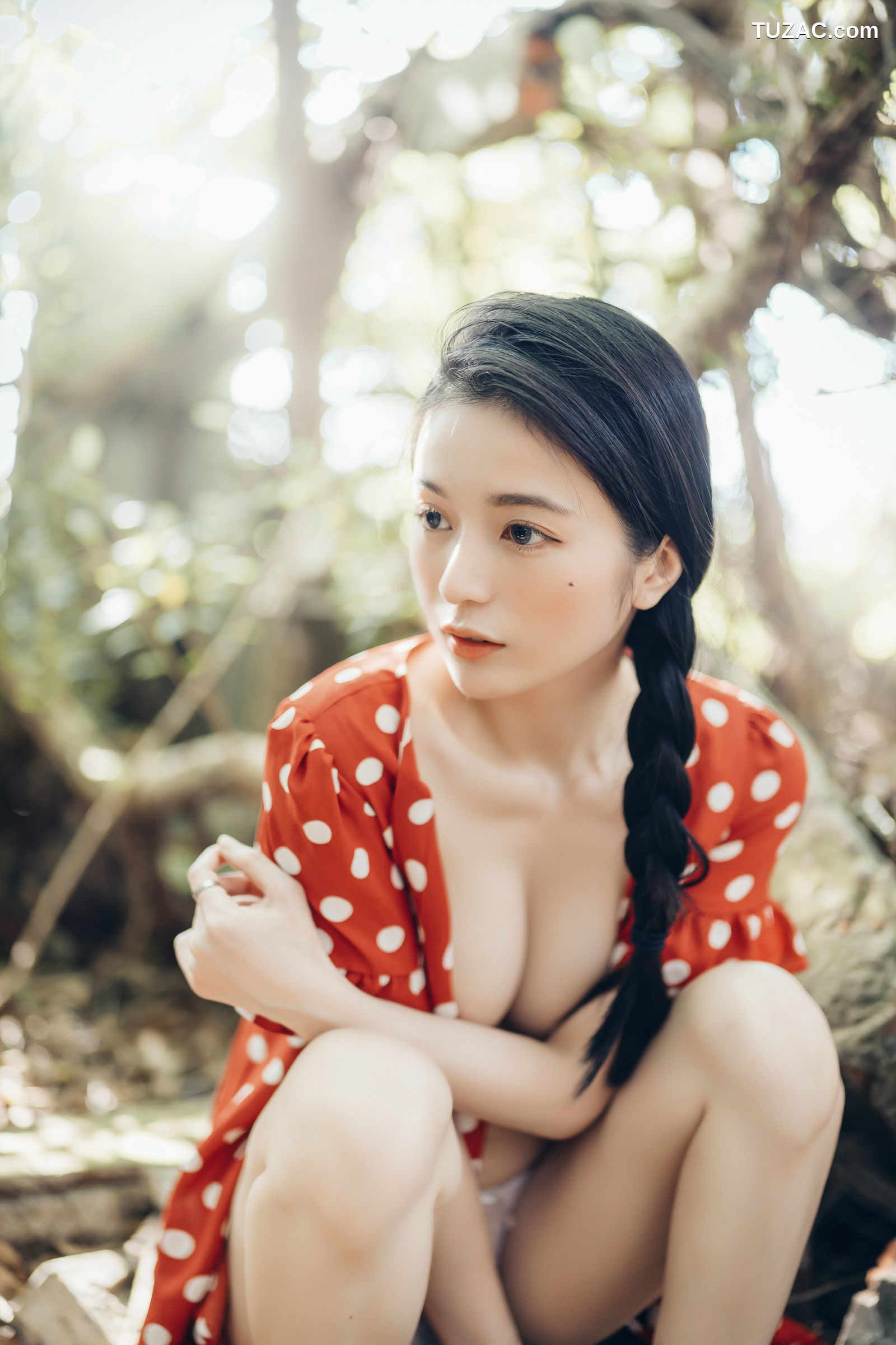 JVID-辰辰-野外露出初体验-红衣透明内裤-裸上身吊带裤-透明白色罩衫-2021.11.09