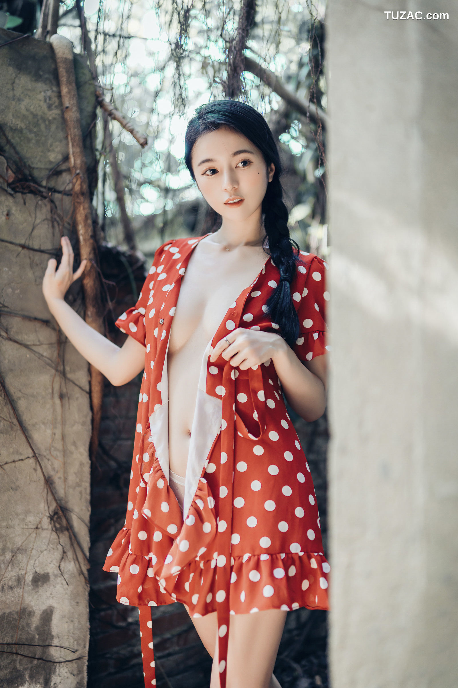 JVID-辰辰-野外露出初体验-红衣透明内裤-裸上身吊带裤-透明白色罩衫-2021.11.09