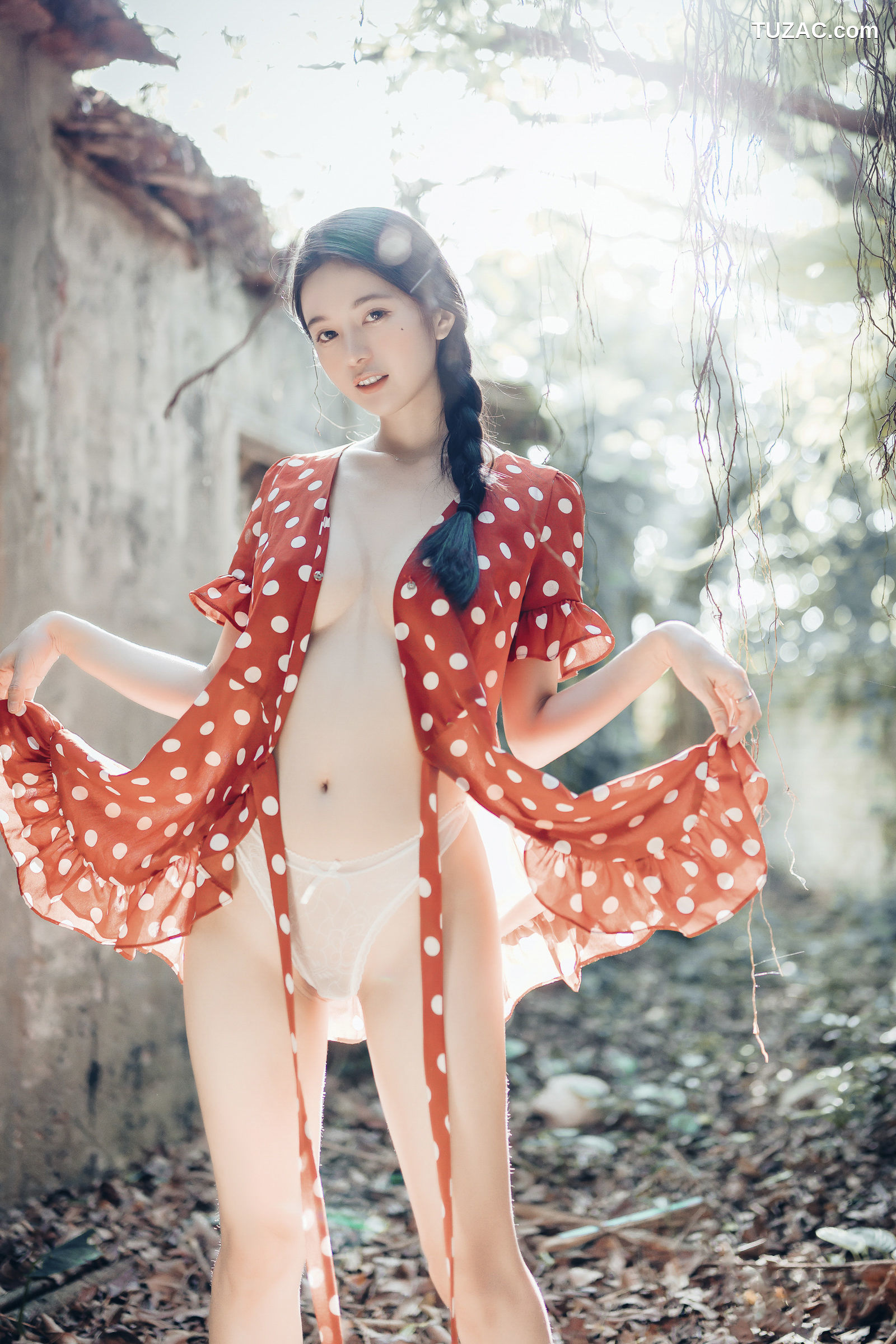 JVID-辰辰-野外露出初体验-红衣透明内裤-裸上身吊带裤-透明白色罩衫-2021.11.09