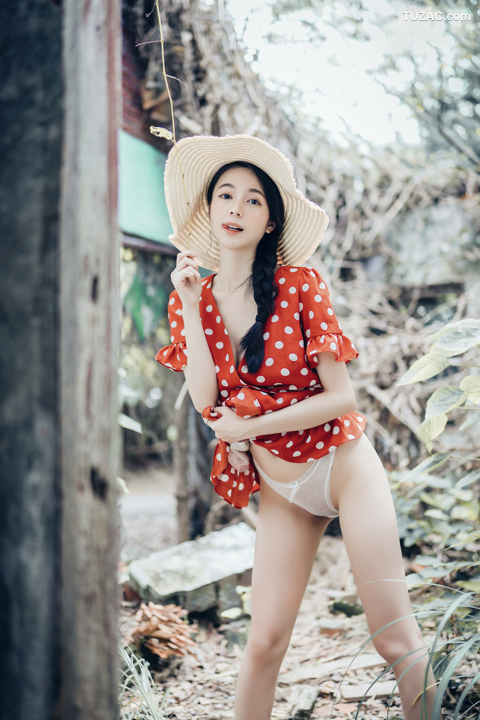 JVID-辰辰-野外露出初体验-红衣透明内裤-裸上身吊带裤-透明白色罩衫-2021.11.09