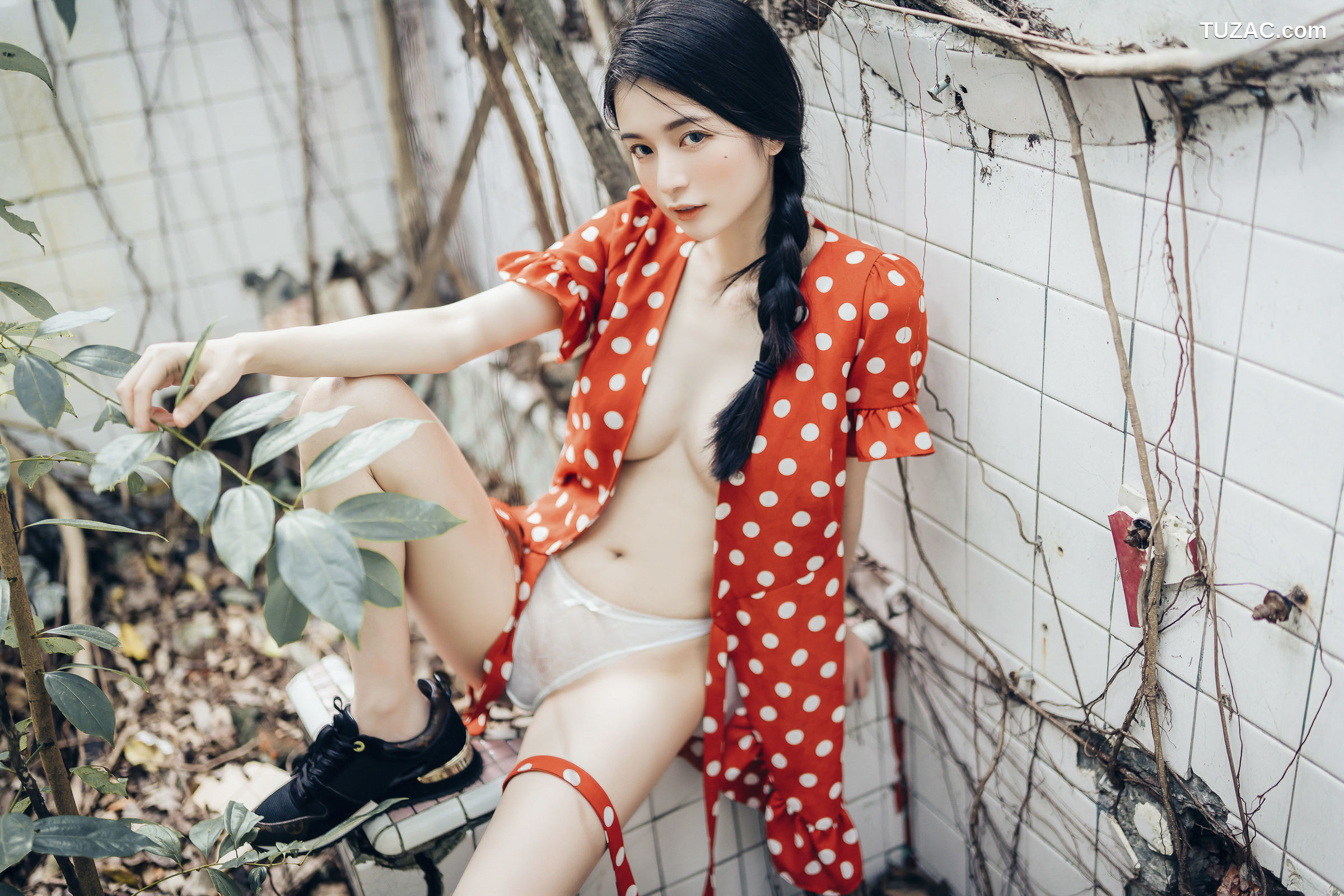 JVID-辰辰-野外露出初体验-红衣透明内裤-裸上身吊带裤-透明白色罩衫-2021.11.09