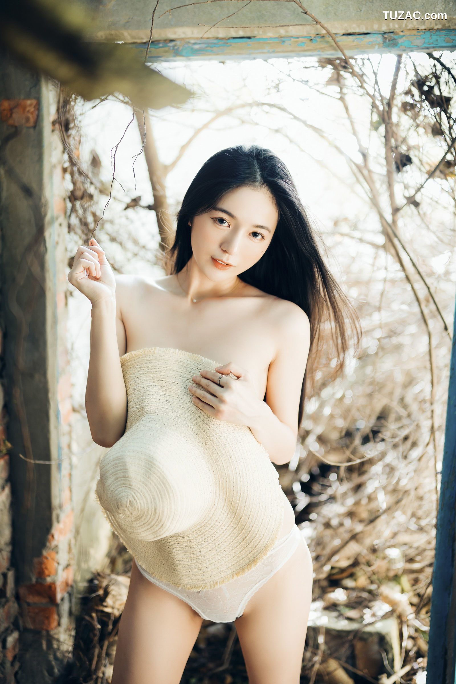 JVID-辰辰-野外露出初体验-红衣透明内裤-裸上身吊带裤-透明白色罩衫-2021.11.09