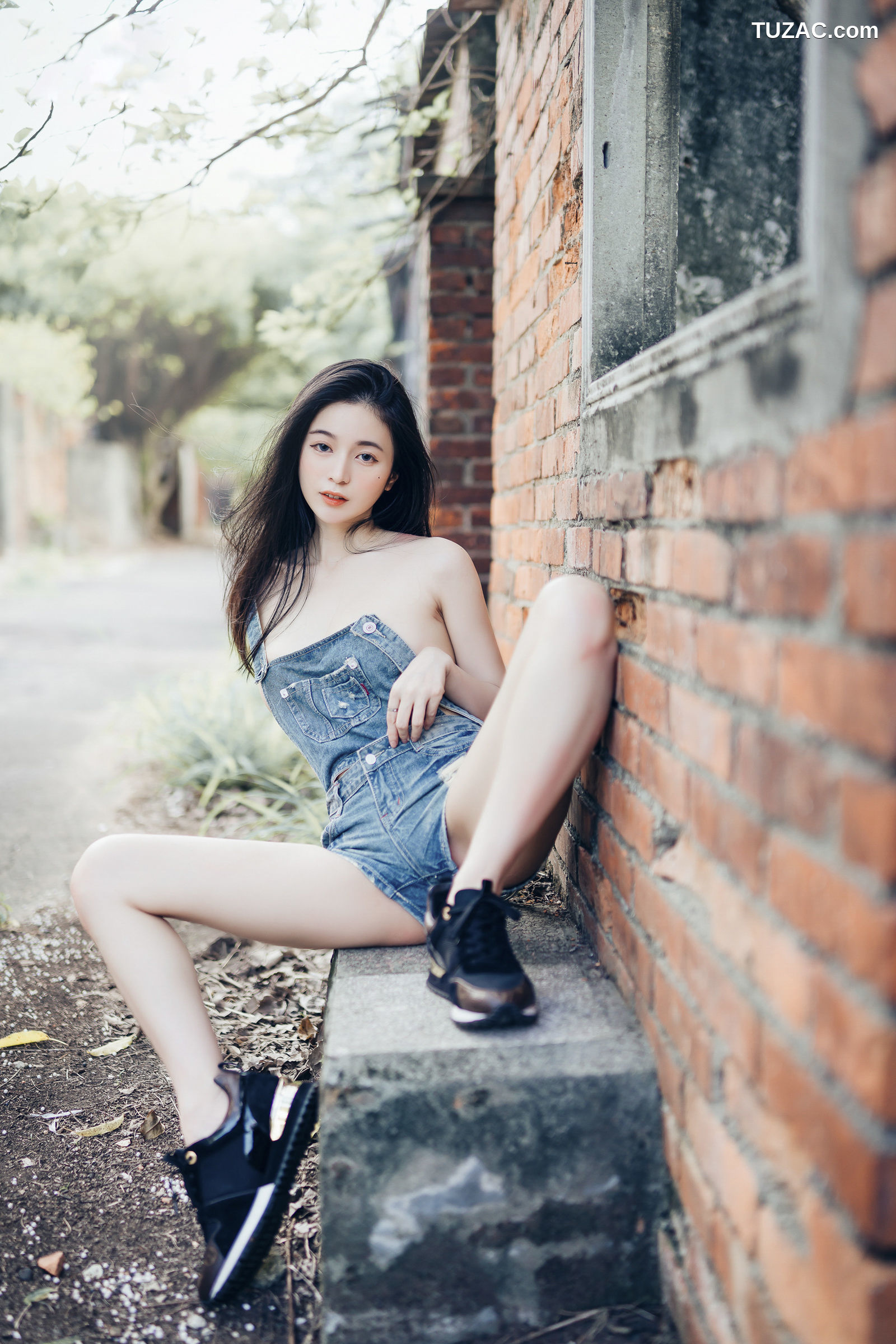 JVID-辰辰-野外露出初体验-红衣透明内裤-裸上身吊带裤-透明白色罩衫-2021.11.09