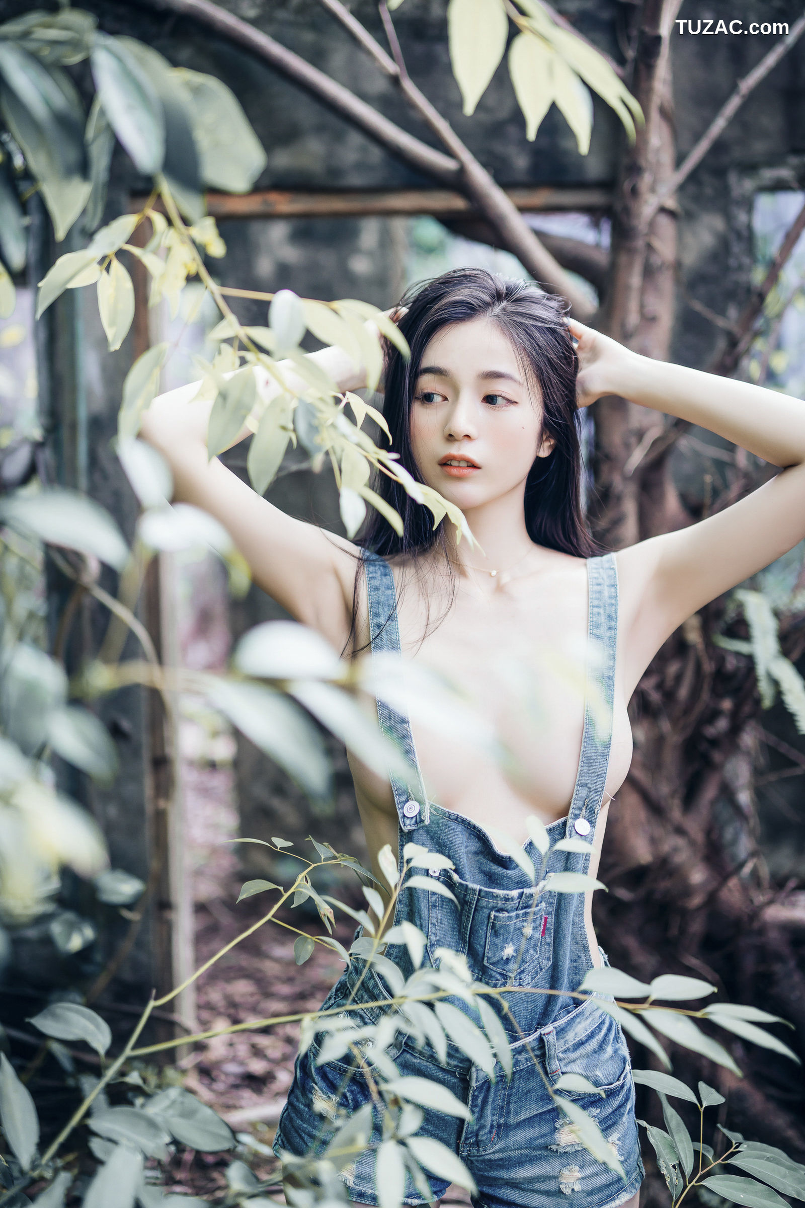 JVID-辰辰-野外露出初体验-红衣透明内裤-裸上身吊带裤-透明白色罩衫-2021.11.09