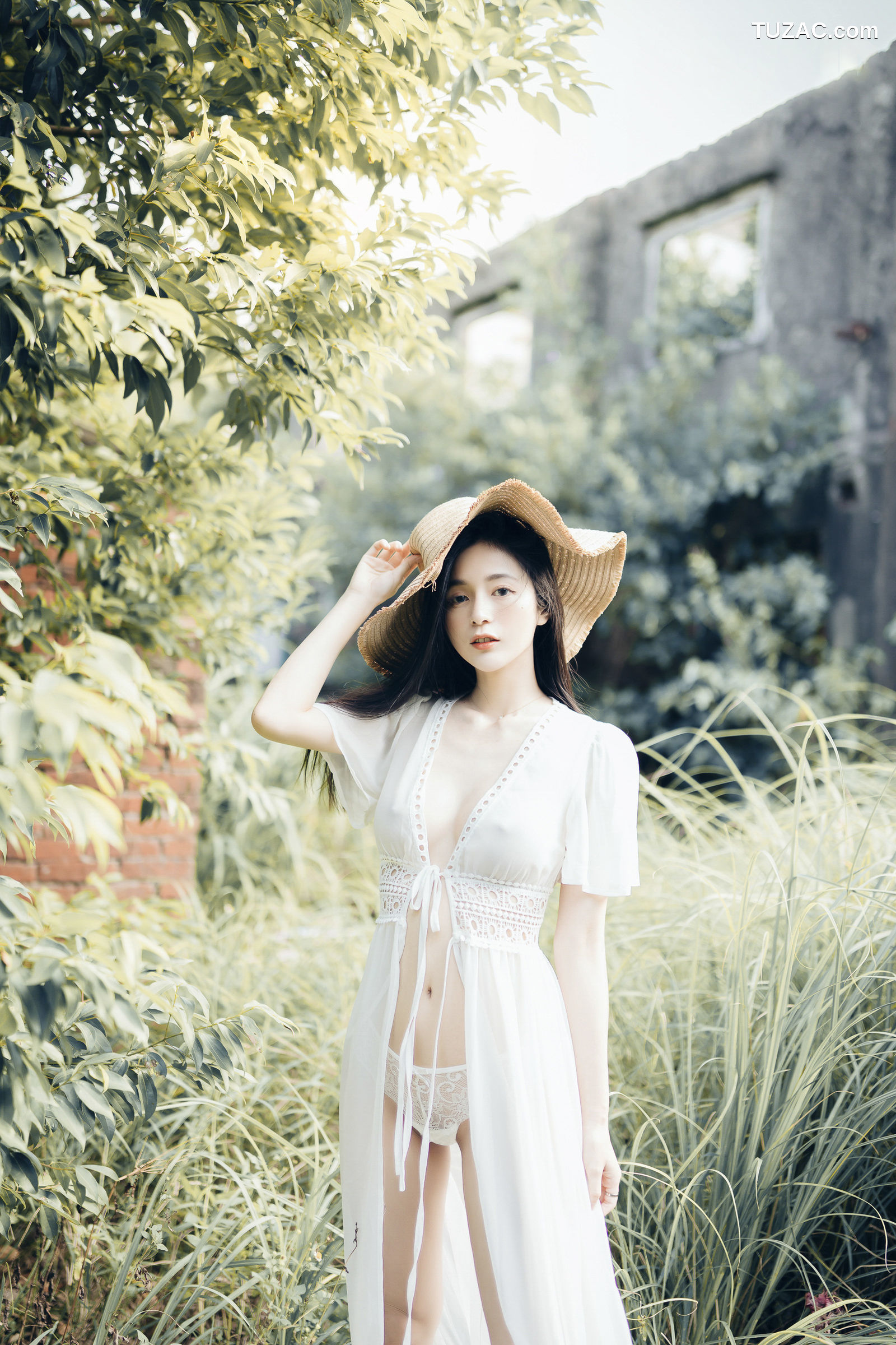 JVID-辰辰-野外露出初体验-红衣透明内裤-裸上身吊带裤-透明白色罩衫-2021.11.09