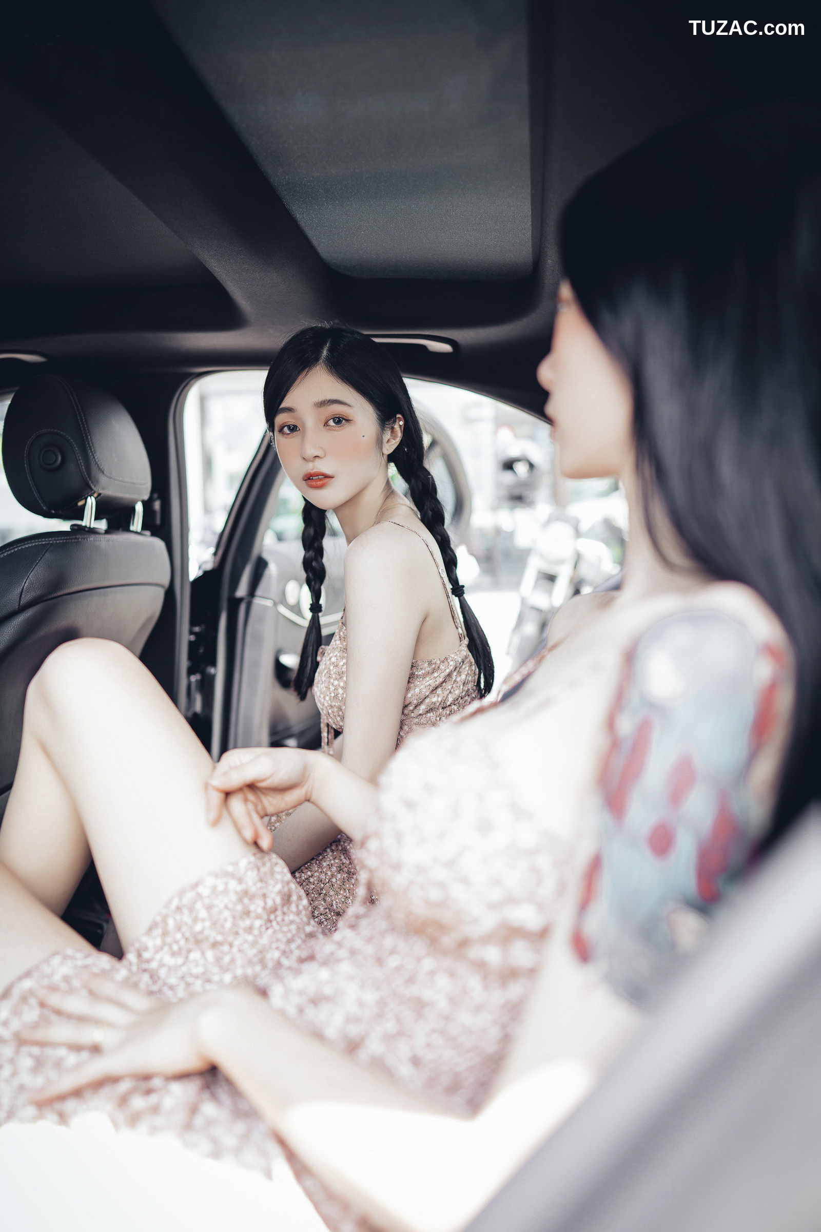 JVID-辰辰-飄飄-情色国王游戏-国王视角-讓兩位女神服侍-誰才是國王-2022.06.03