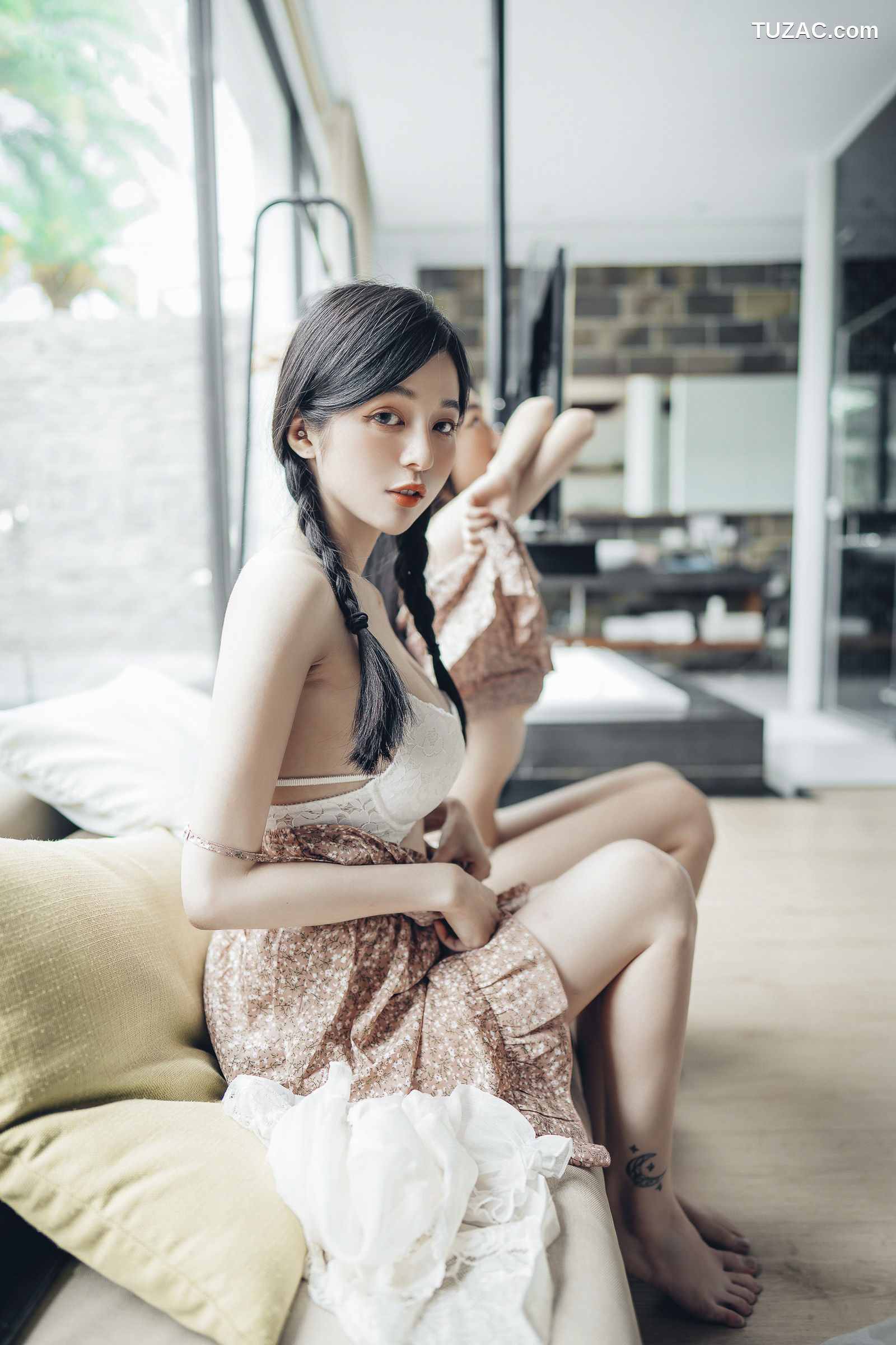 JVID-辰辰-飄飄-情色国王游戏-国王视角-讓兩位女神服侍-誰才是國王-2022.06.03