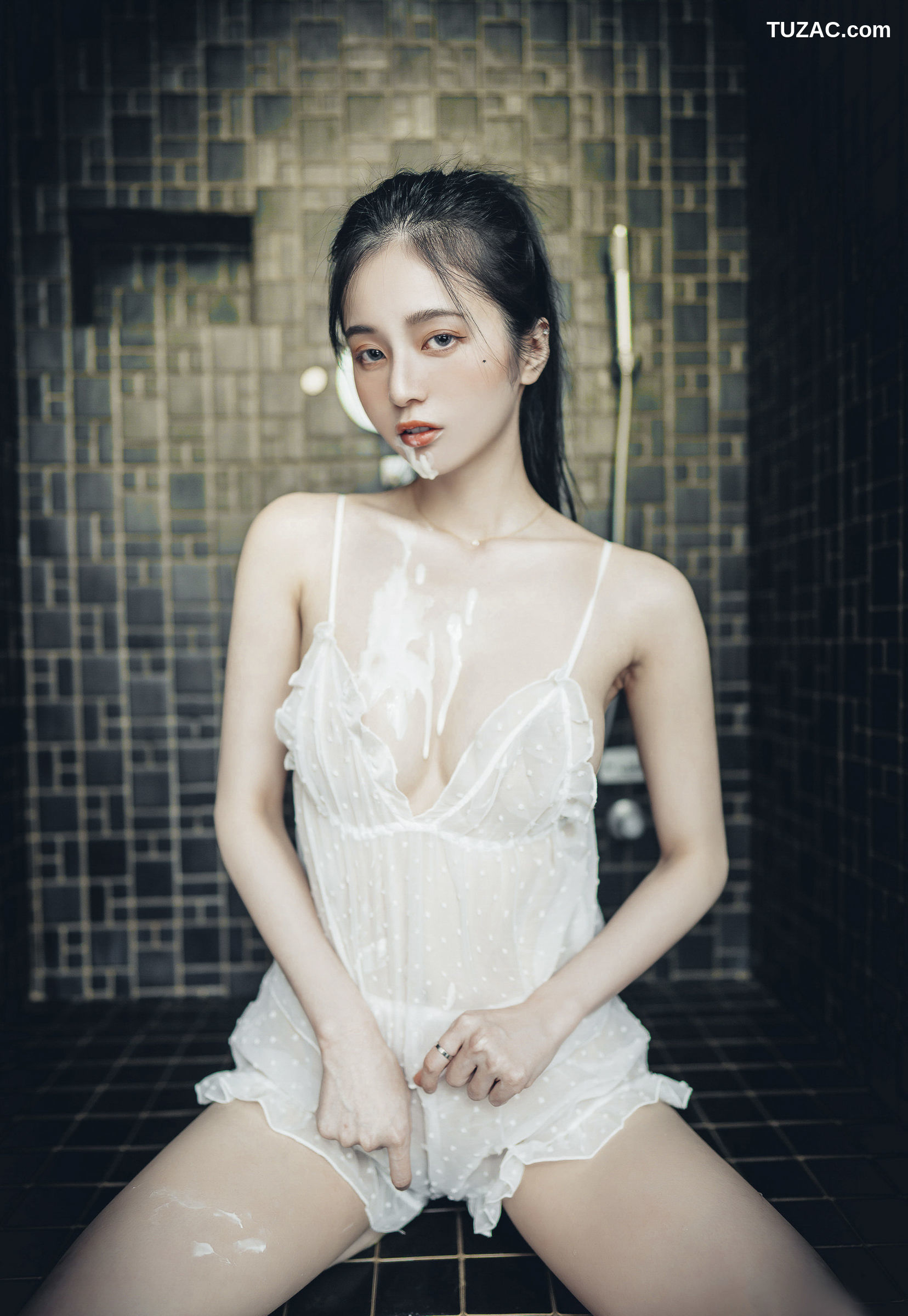 JVID-辰辰-飄飄-情色国王游戏-国王视角-讓兩位女神服侍-誰才是國王-2022.06.03