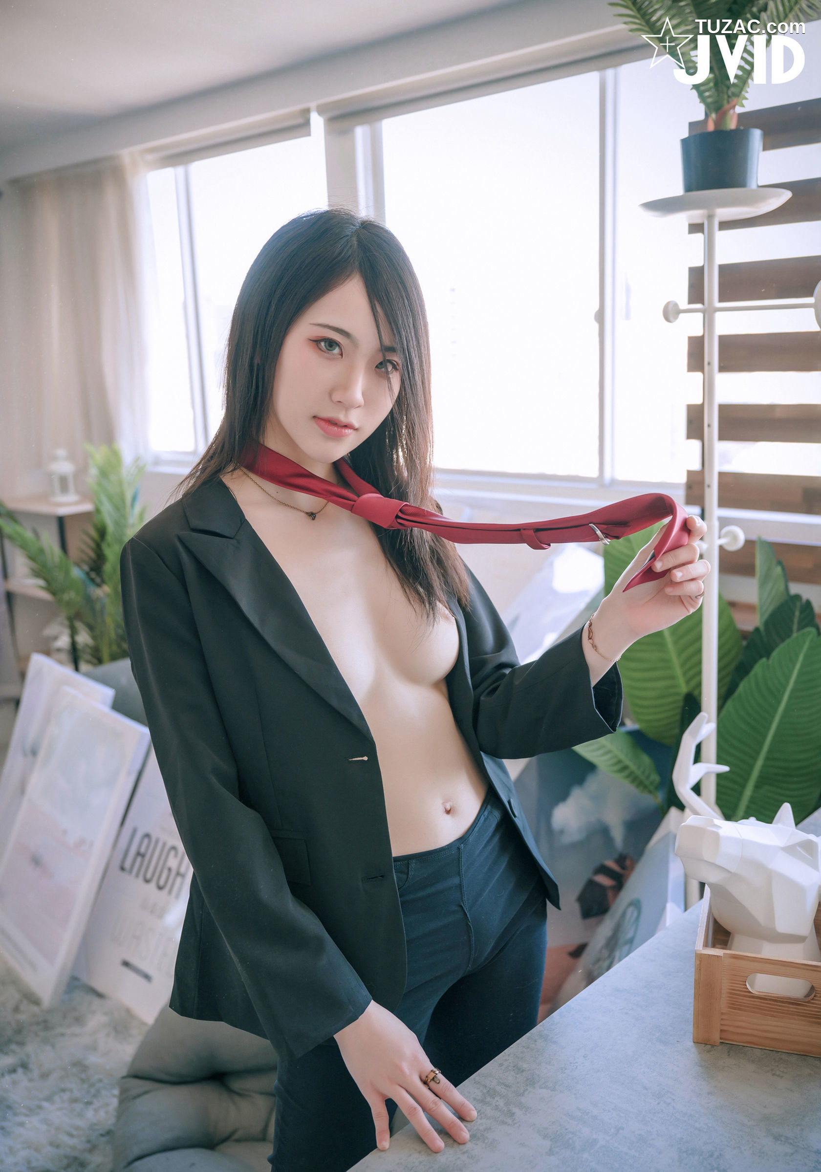JVID-阿黎-实习生全裸上班日记-神仙气质美与欲的艺术品
