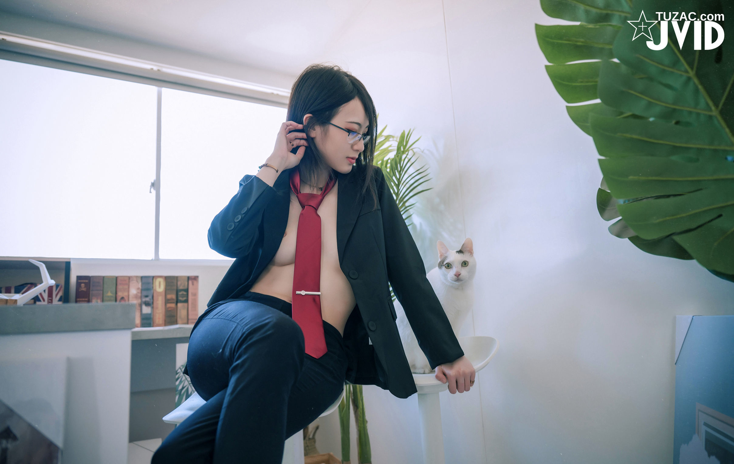 JVID-阿黎-实习生全裸上班日记-神仙气质美与欲的艺术品