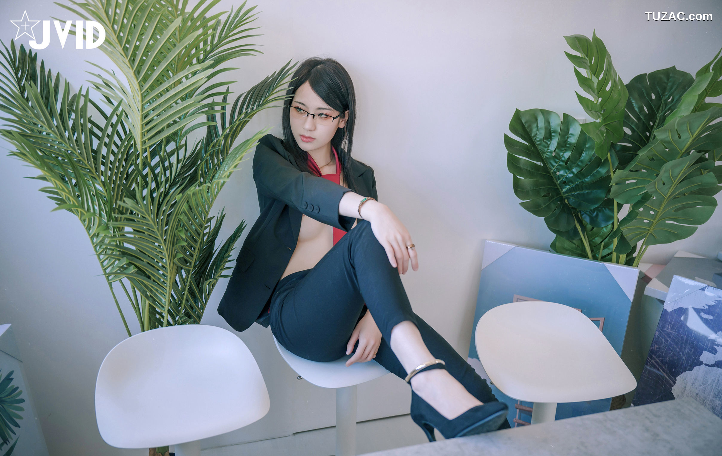 JVID-阿黎-实习生全裸上班日记-神仙气质美与欲的艺术品