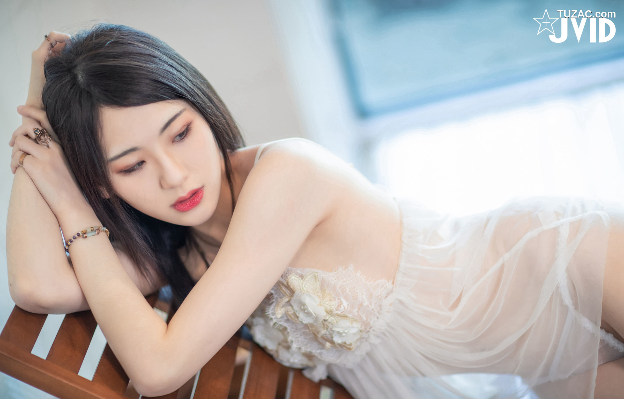 JVID-阿黎-性感爆棚の黑白蕾絲睡衣