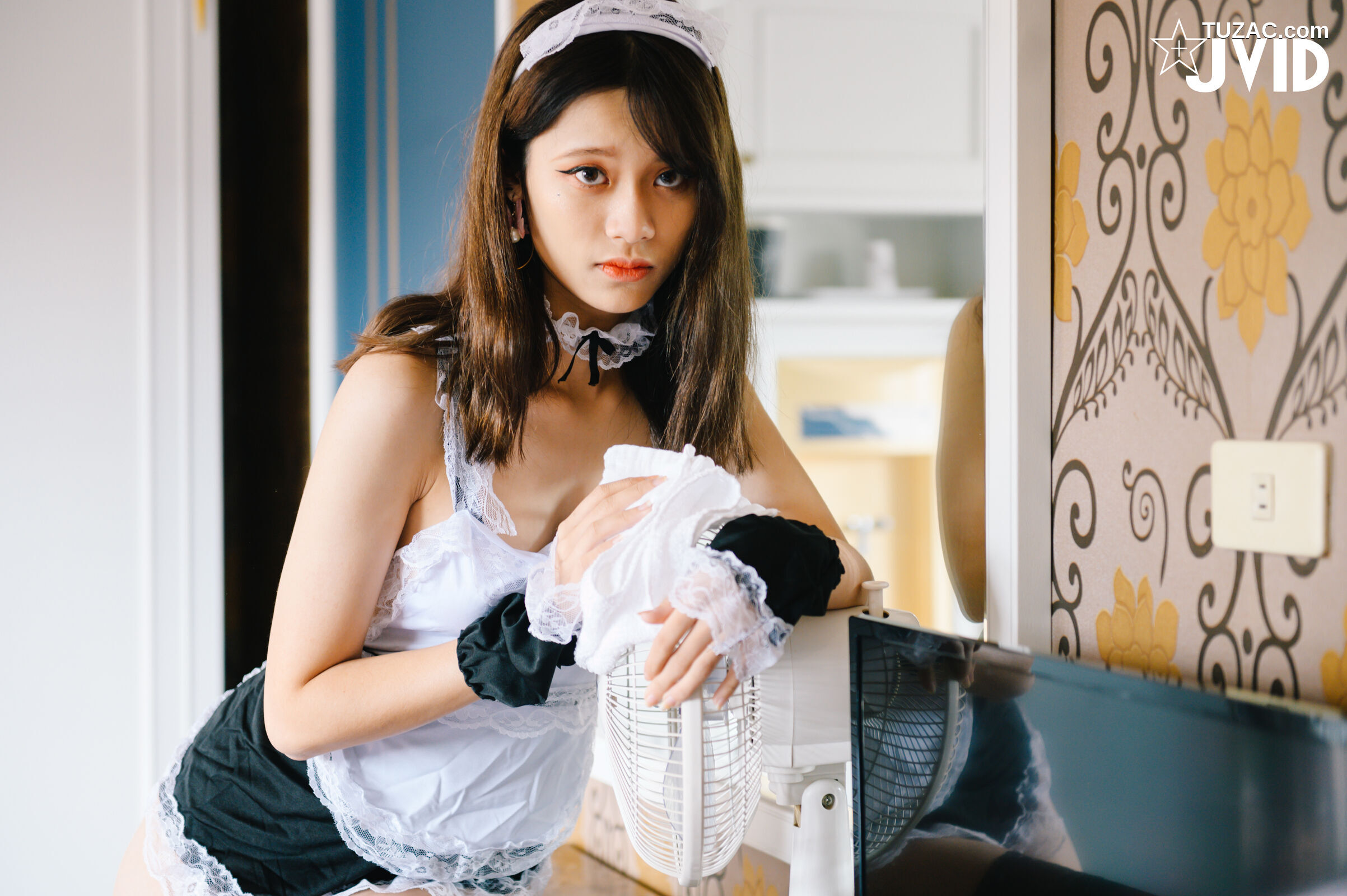 JVID-韩芳语-桌子擦不干净就会被主人插-性感女仆装无毛一线天馒头B非常顶