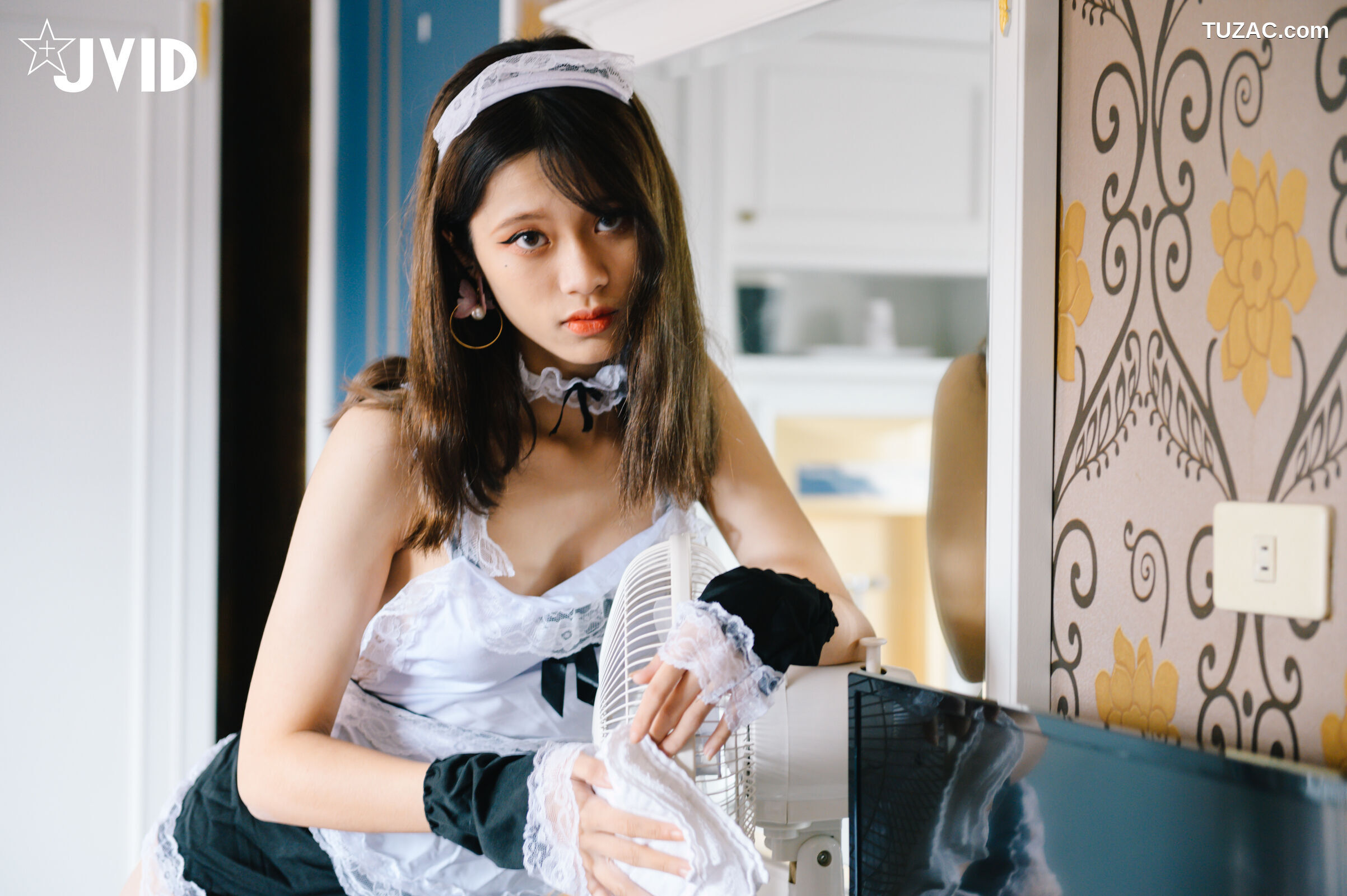 JVID-韩芳语-桌子擦不干净就会被主人插-性感女仆装无毛一线天馒头B非常顶