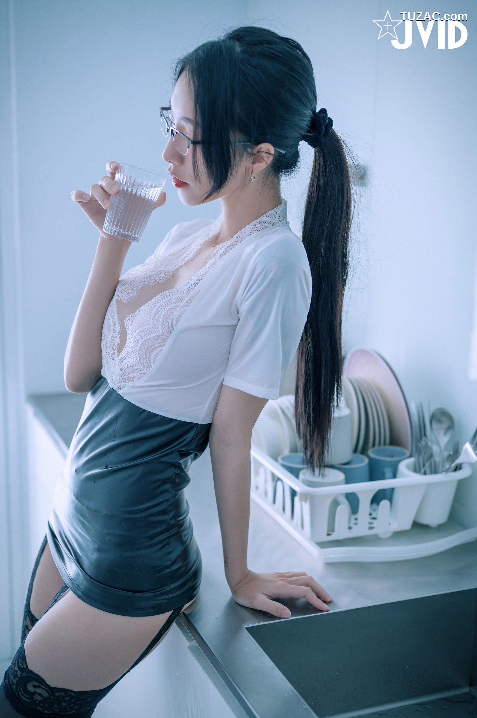 JVID-飄飄-綁架性感保險業務員