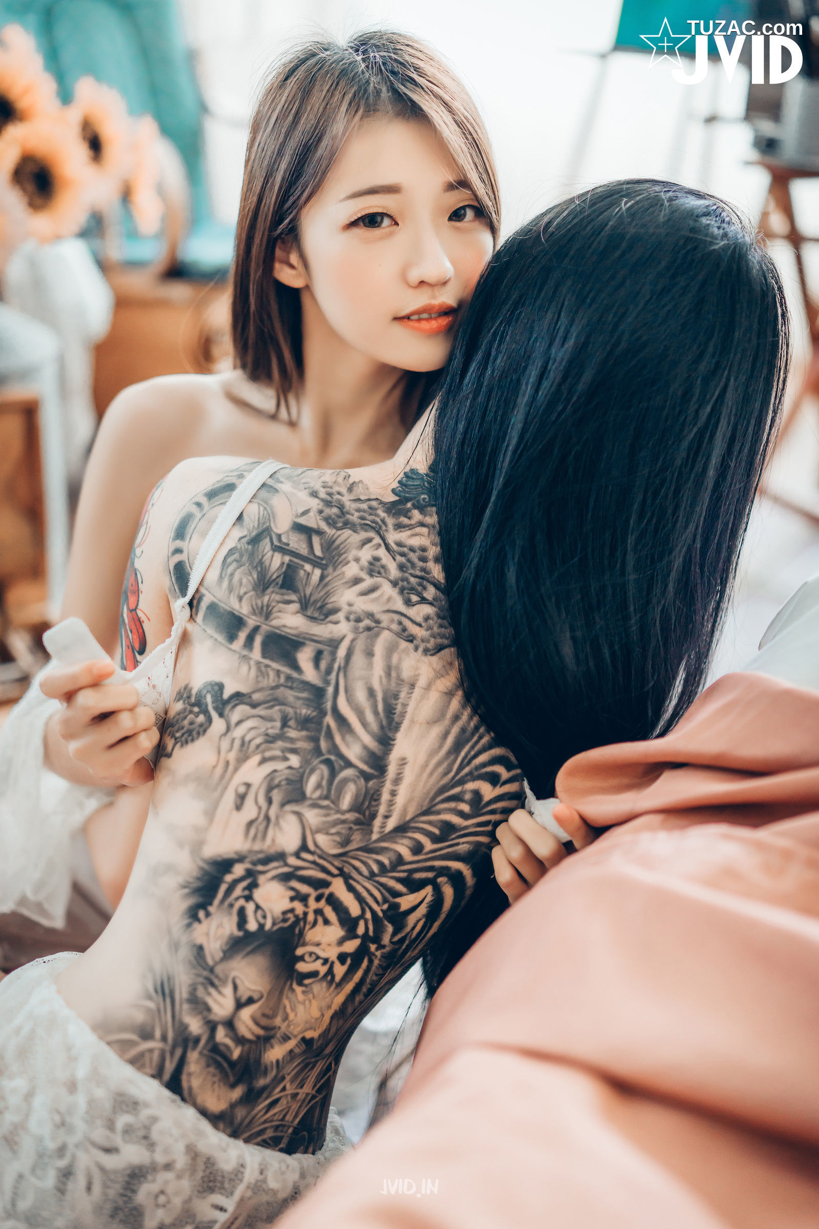 JVID-飘飘-妍妍-百合花神の美少女-最色色嘗試-辰辰特別客串！色色最大突破-2022.05.01