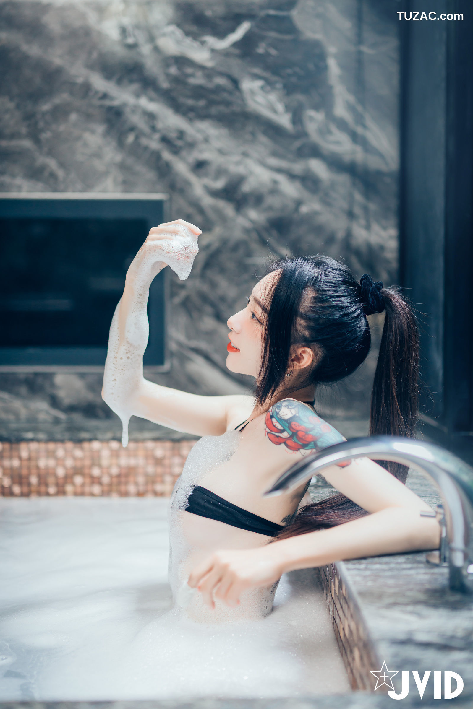 JVID-飘飘-百变女神-学生服-死库水-情趣内衣-性感睡衣-2021.08.18