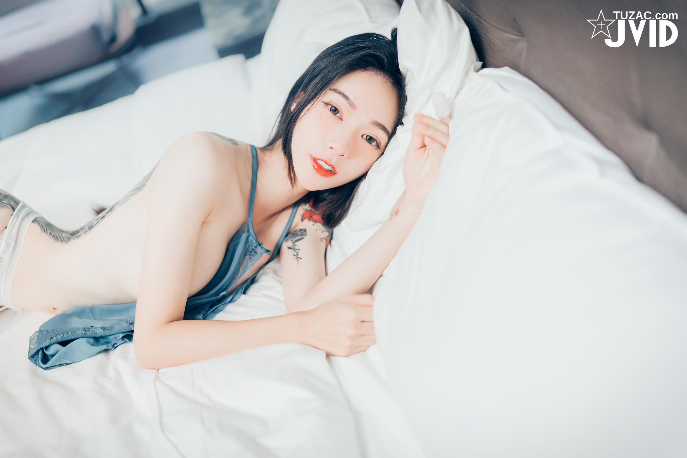 JVID-飘飘-百变女神-学生服-死库水-情趣内衣-性感睡衣-2021.08.18