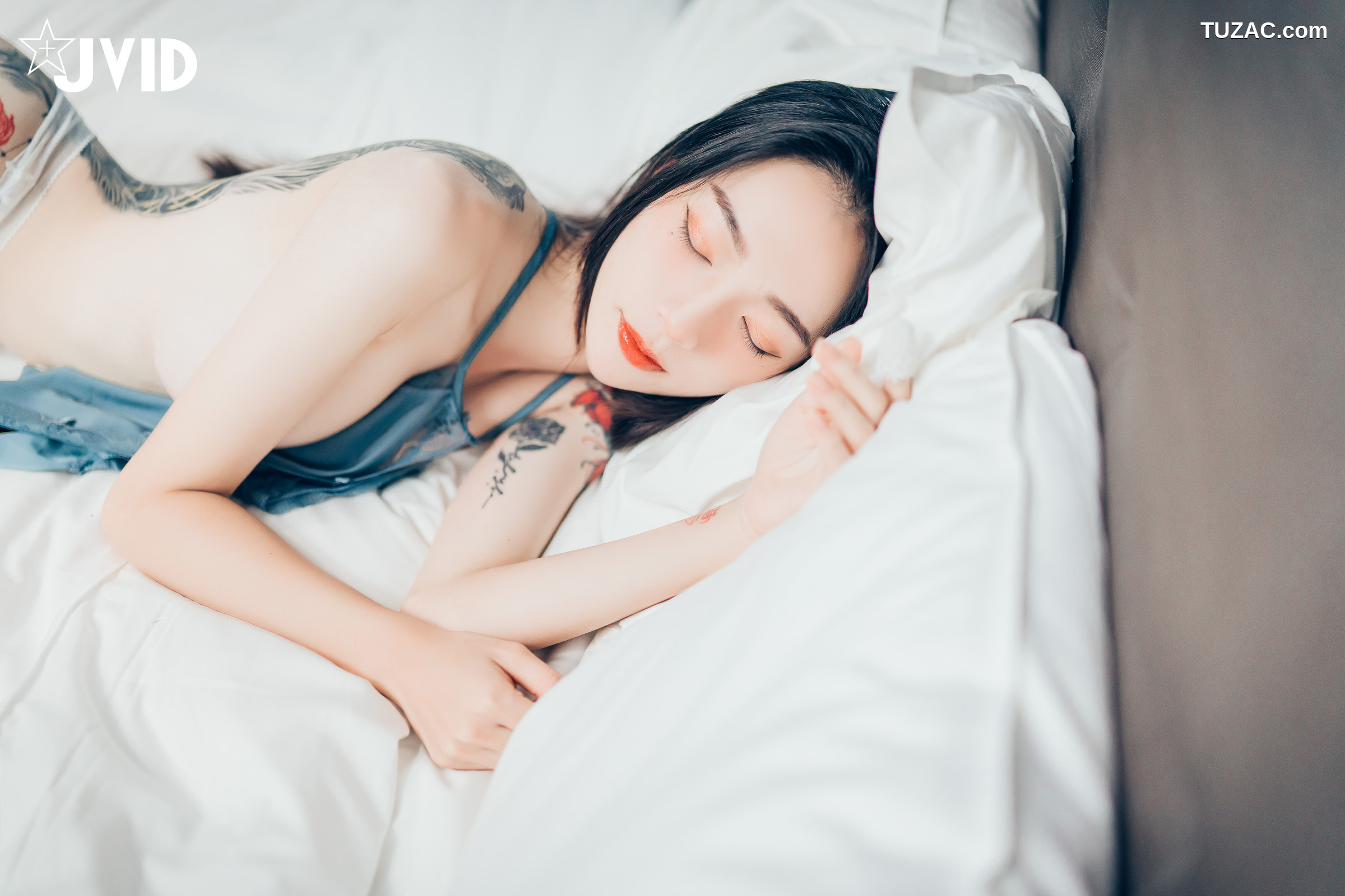 JVID-飘飘-百变女神-学生服-死库水-情趣内衣-性感睡衣-2021.08.18