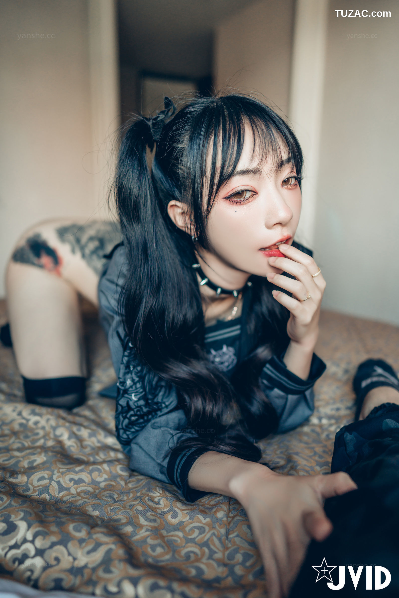 JVID-飘飘-色色妄想系列-校花也是大姐頭-2022.11.27