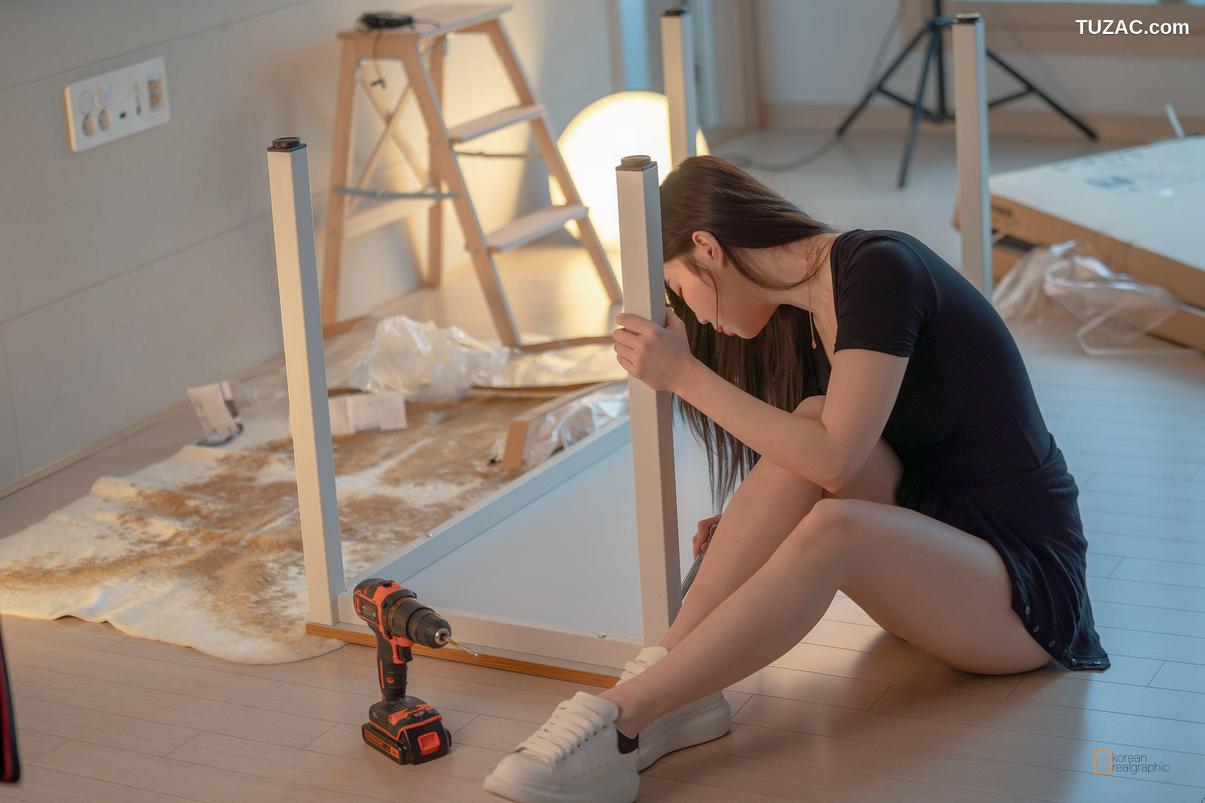[Korean-Realgraphic]-No.08-组装家具的韩国美女-MyuA