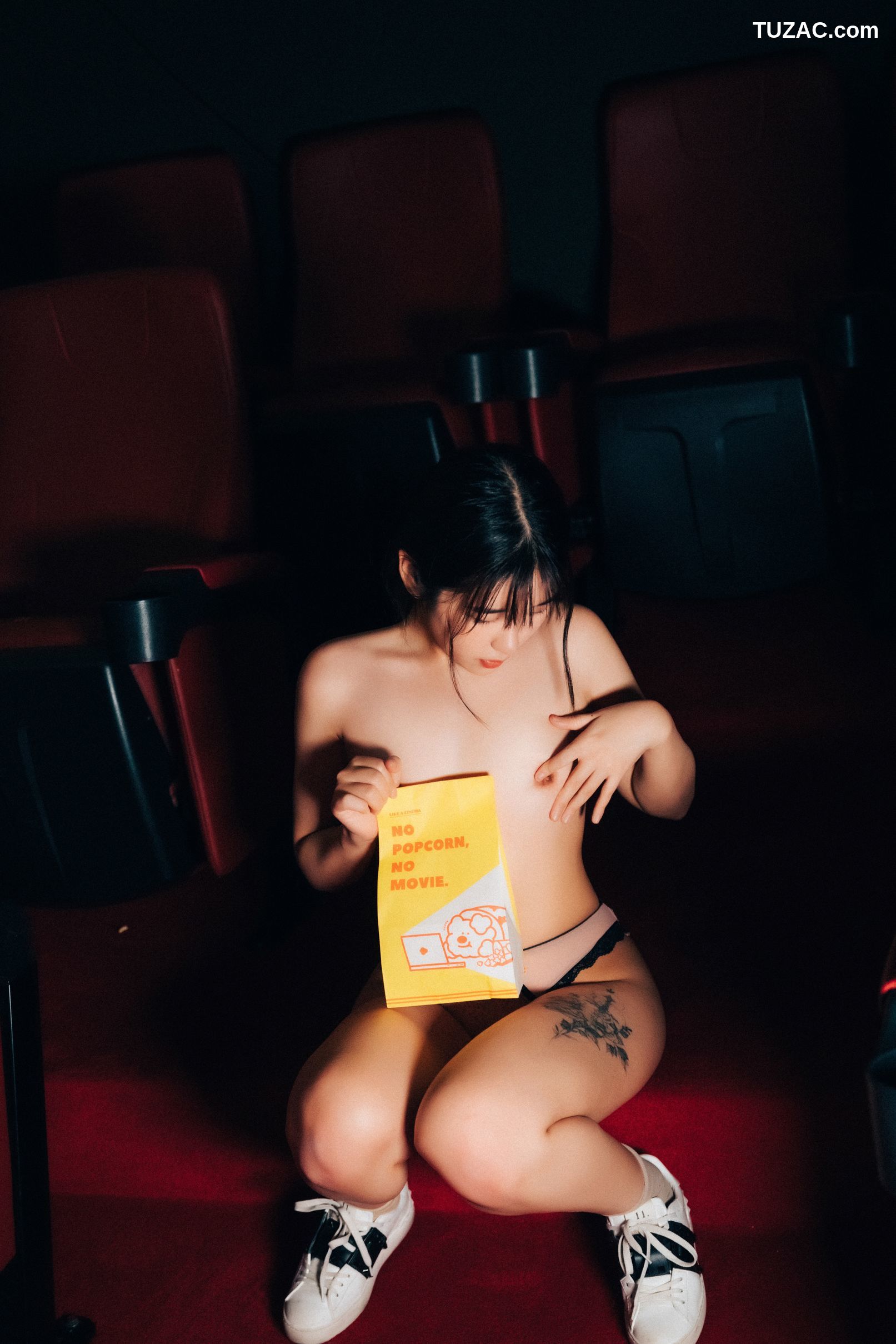 Sonson-손손-影院裸露女孩-无圣光-Cinema-Girl-Loozy