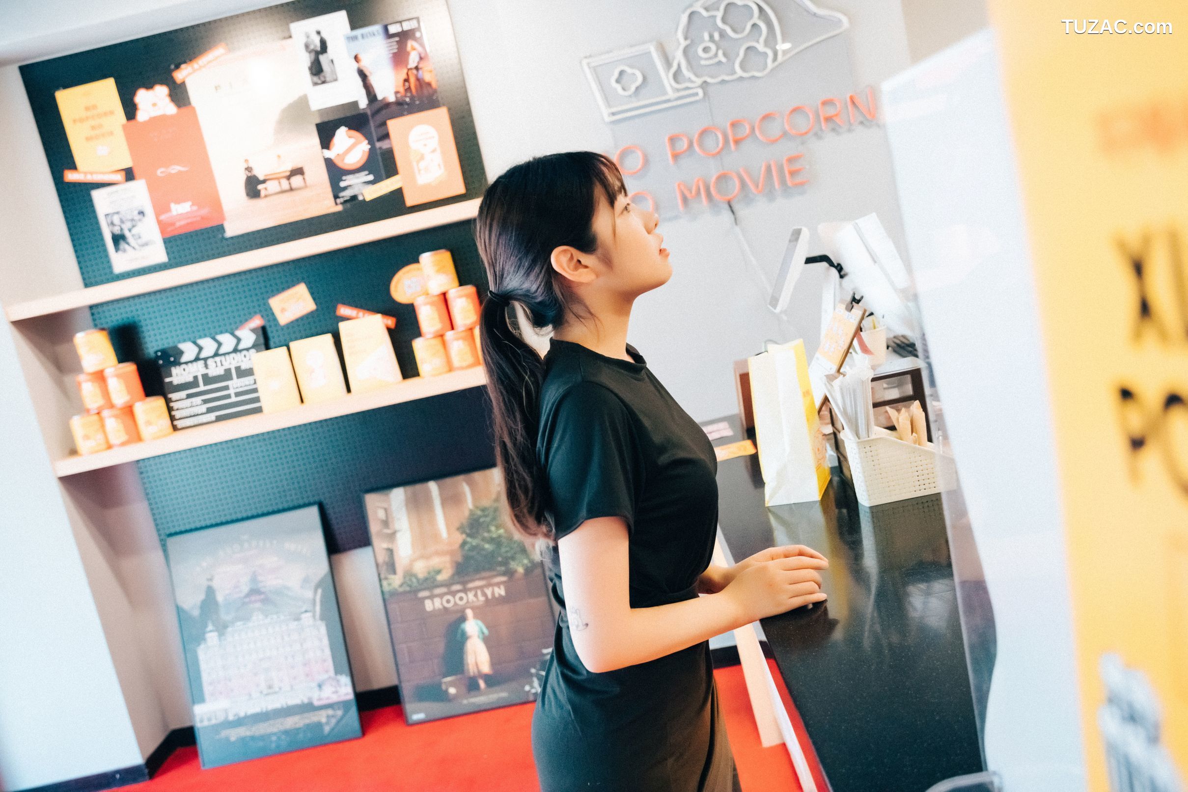 Sonson-손손-影院裸露女孩-无圣光-Cinema-Girl-Loozy