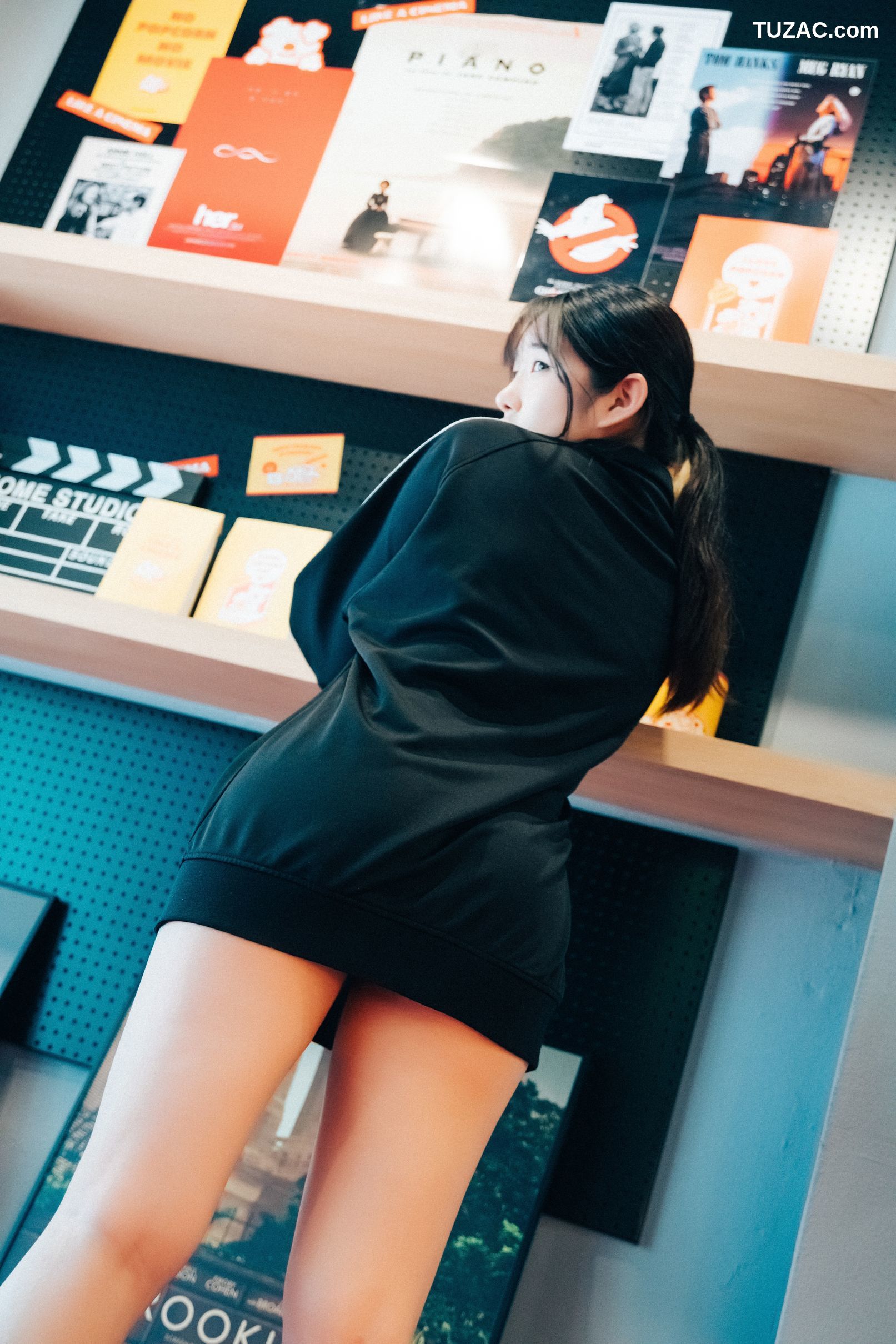 Sonson-손손-影院裸露女孩-无圣光-Cinema-Girl-Loozy